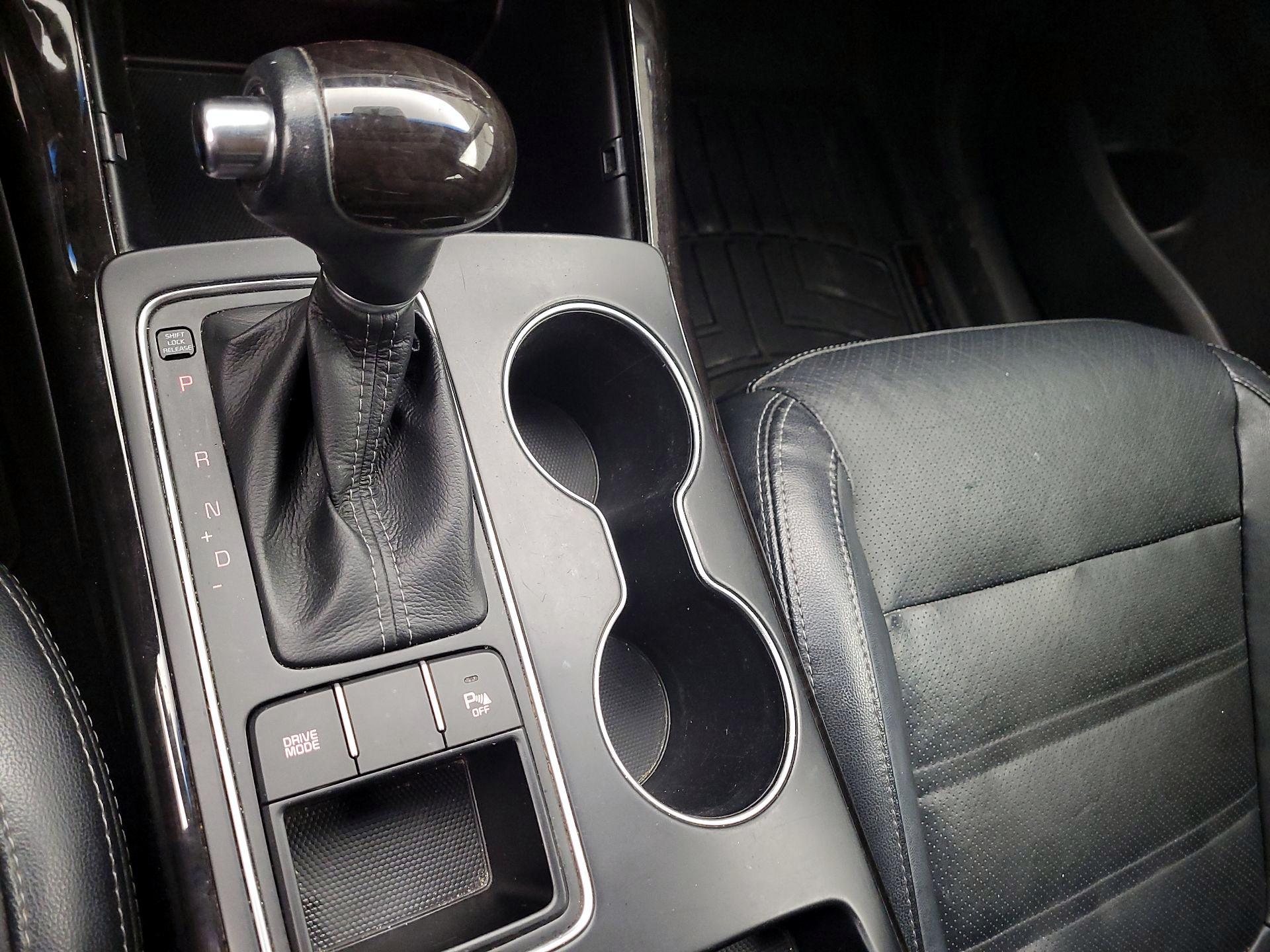 Thumbnail: 2017 Kia Sorento - 17