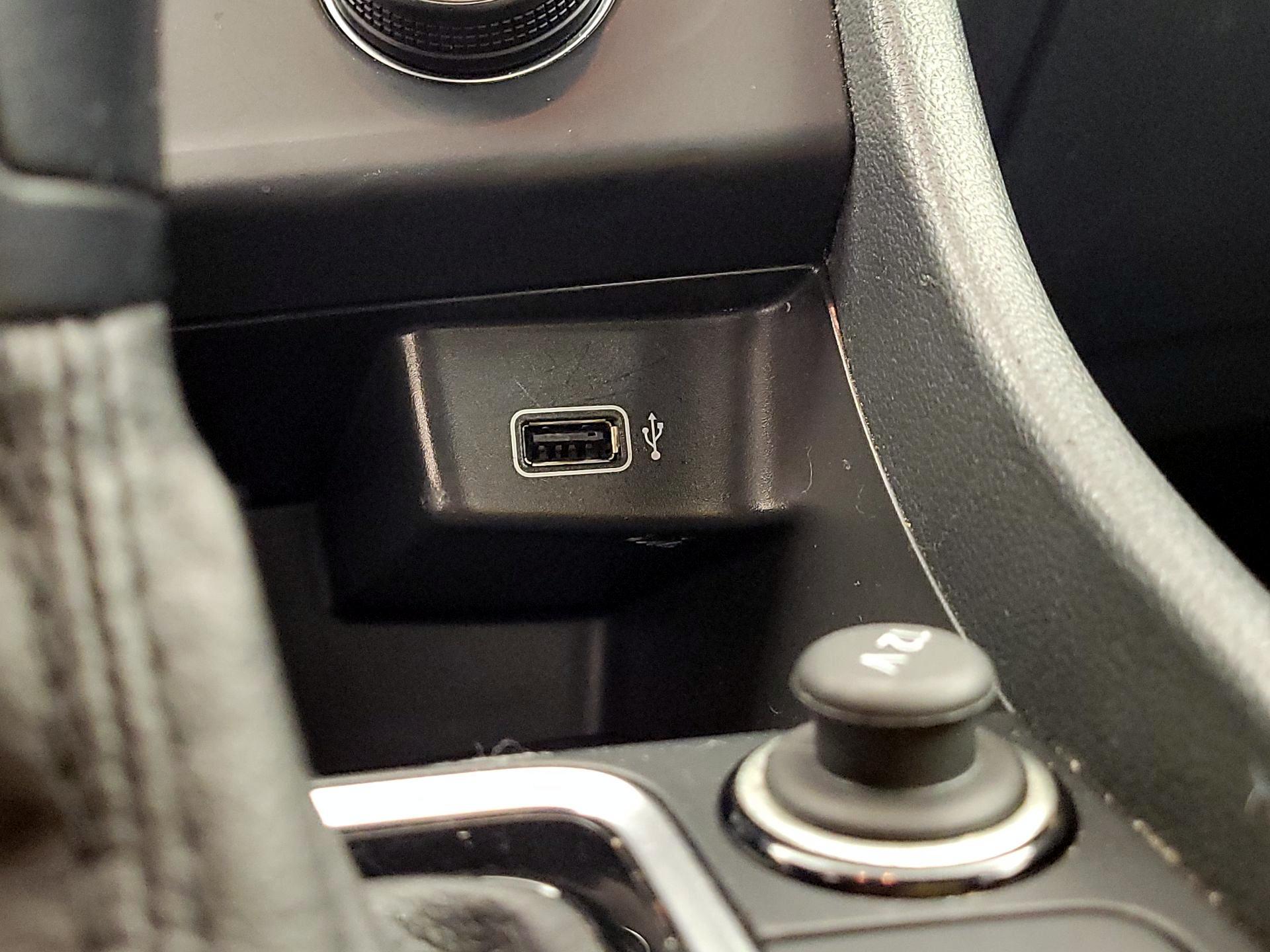 Thumbnail: 2019 Volkswagen Jetta - 18