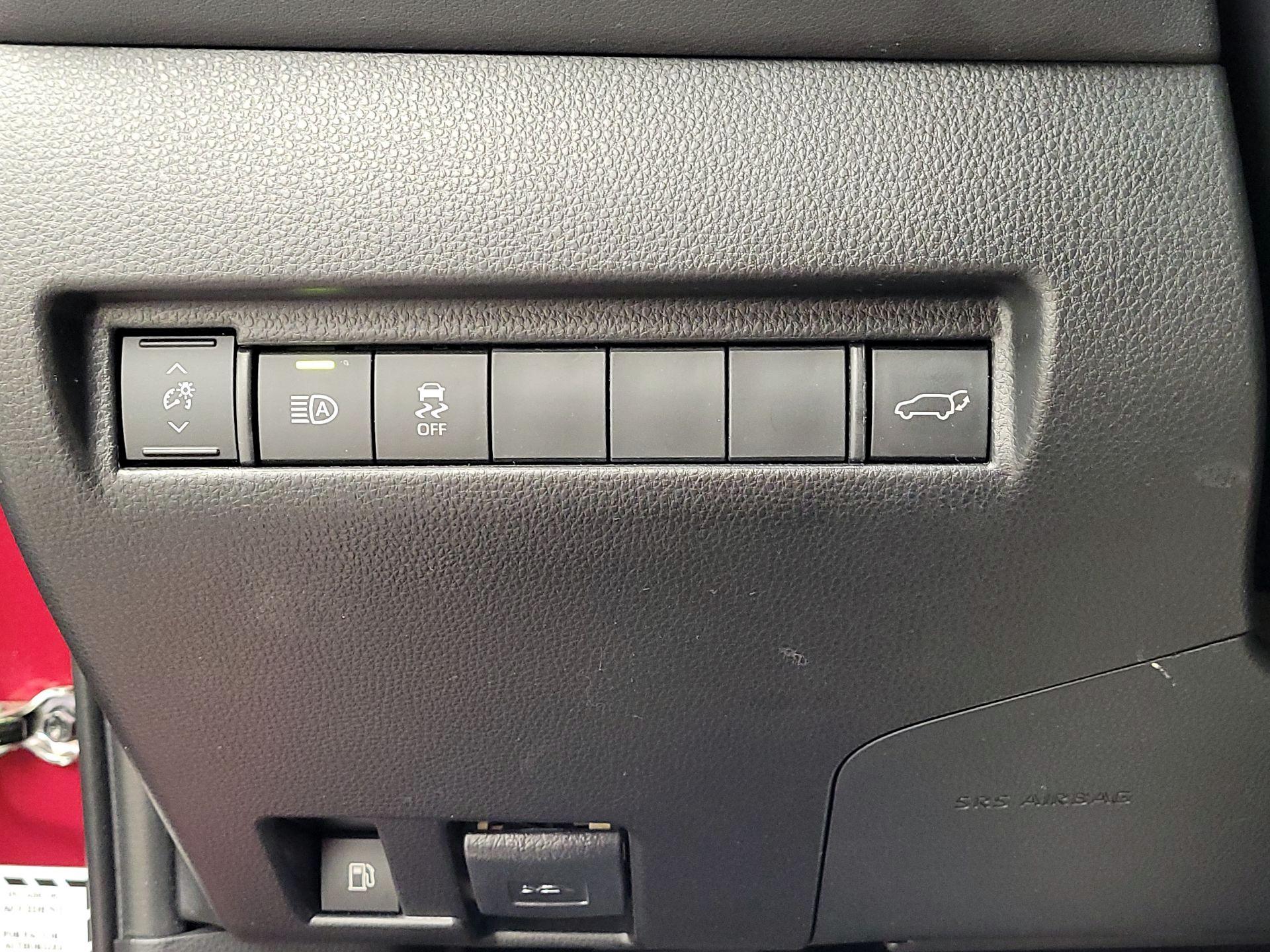 Thumbnail: 2023 Toyota Venza - 13