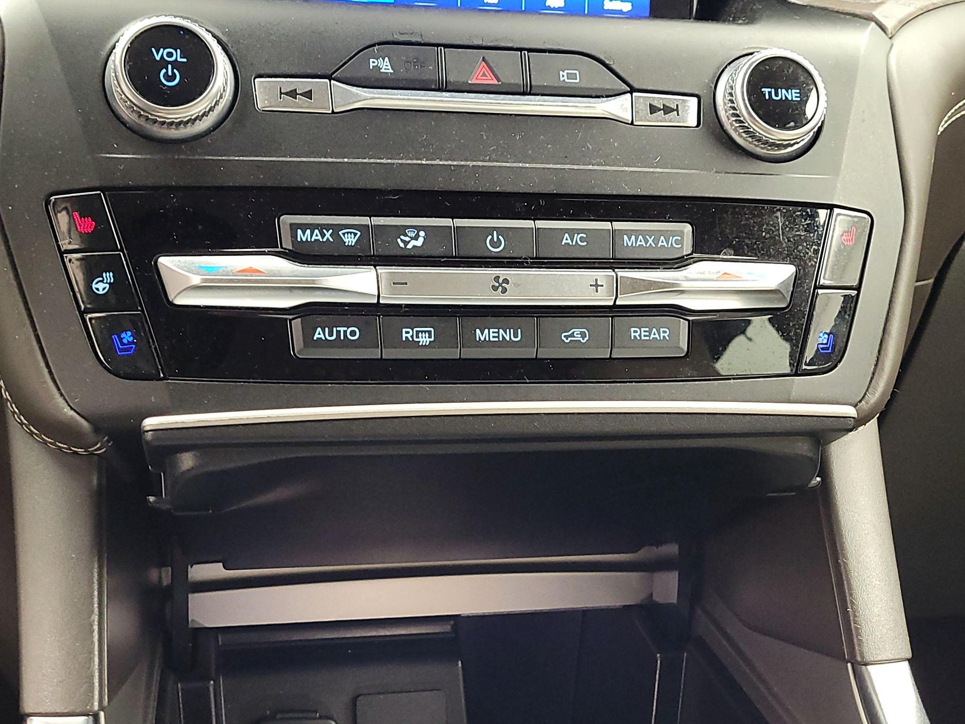 Thumbnail: 2020 Ford Explorer - 16