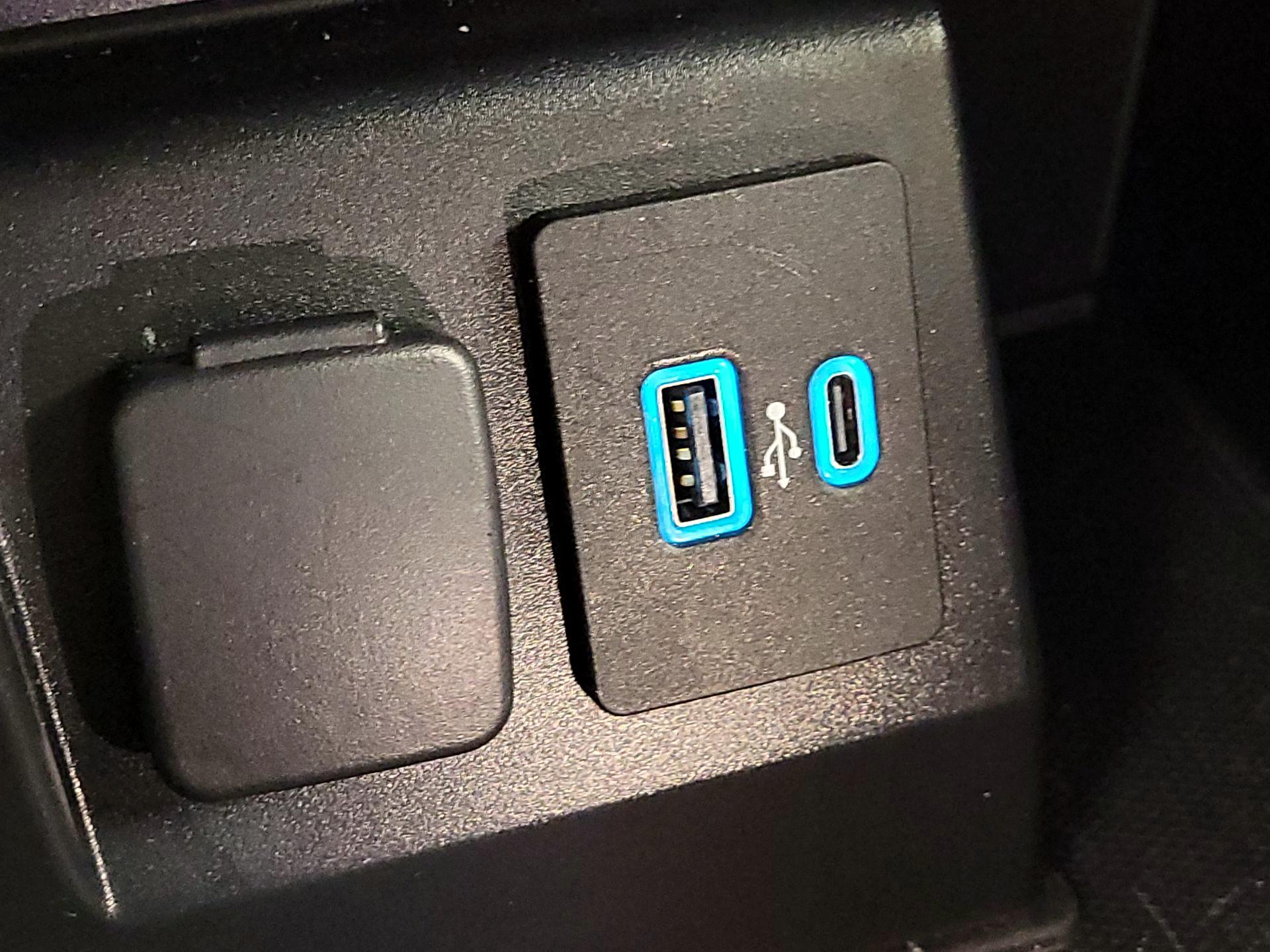 Thumbnail: 2020 Ford Explorer - 18