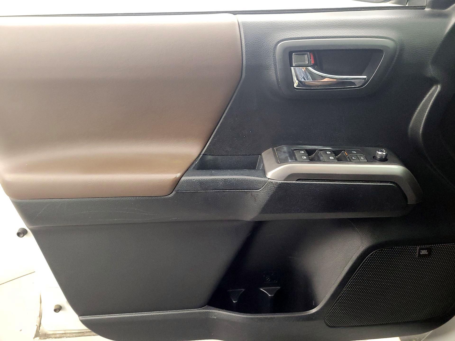 Thumbnail: 2017 Toyota Tacoma - 12