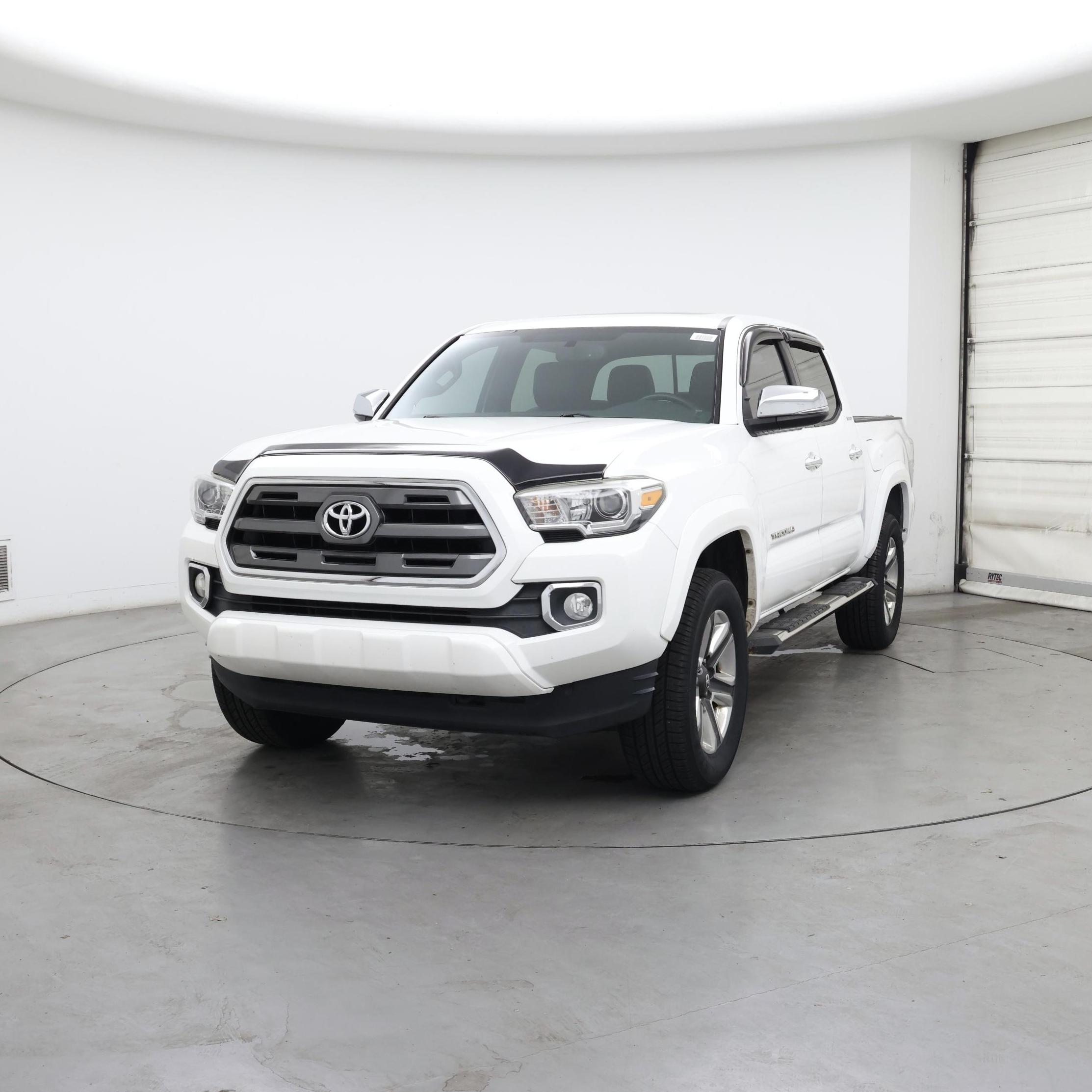 Thumbnail: 2017 Toyota Tacoma - 4