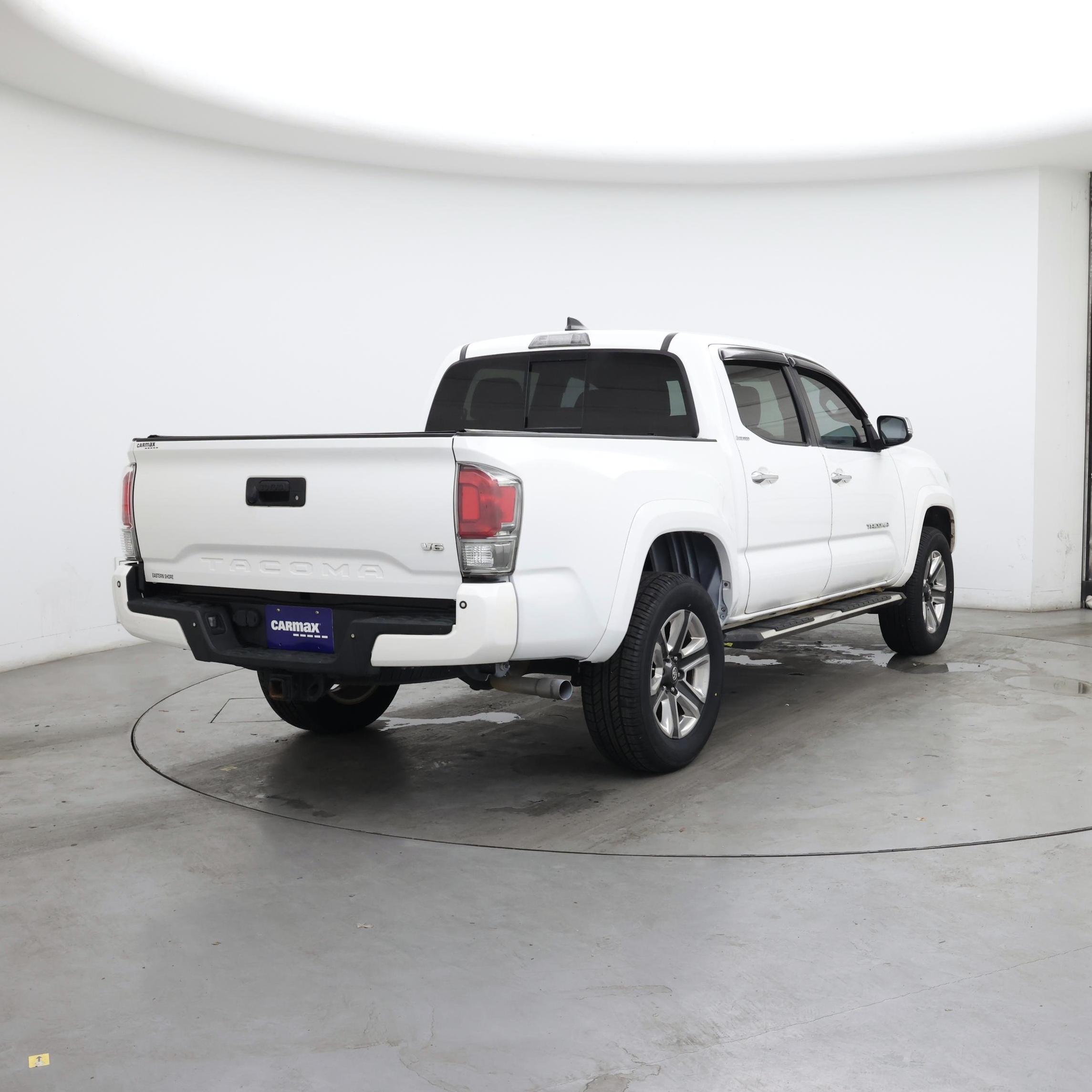 Thumbnail: 2017 Toyota Tacoma - 8