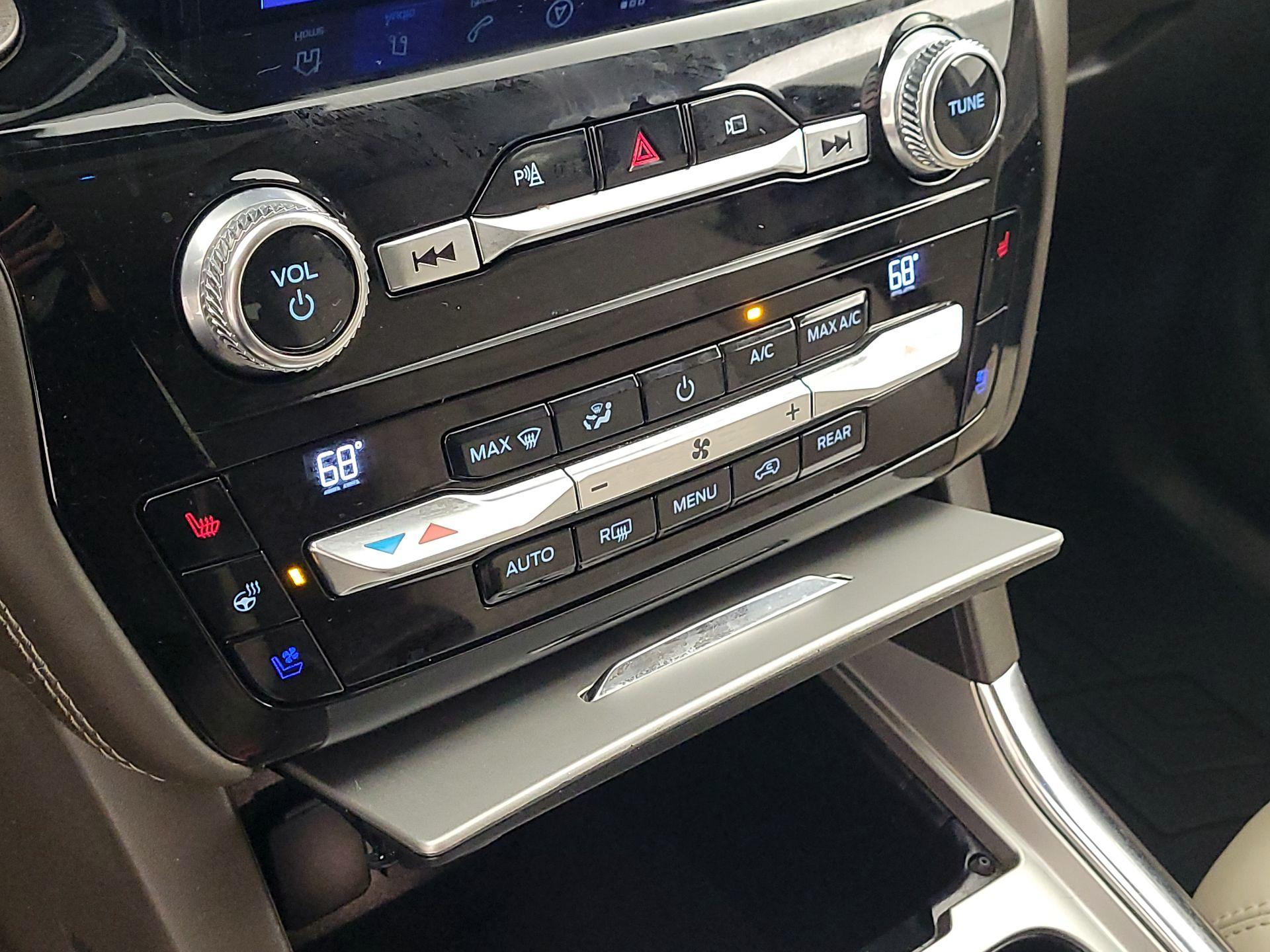 Thumbnail: 2021 Ford Explorer - 16