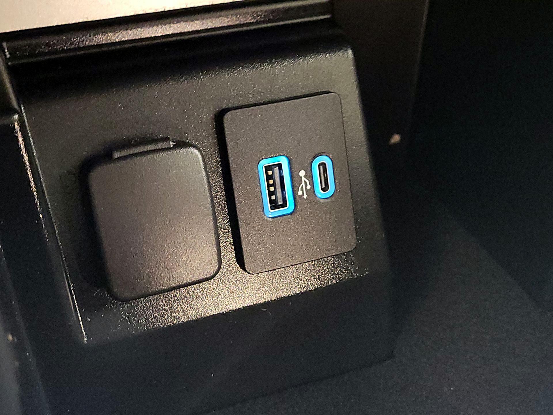 Thumbnail: 2021 Ford Explorer - 18