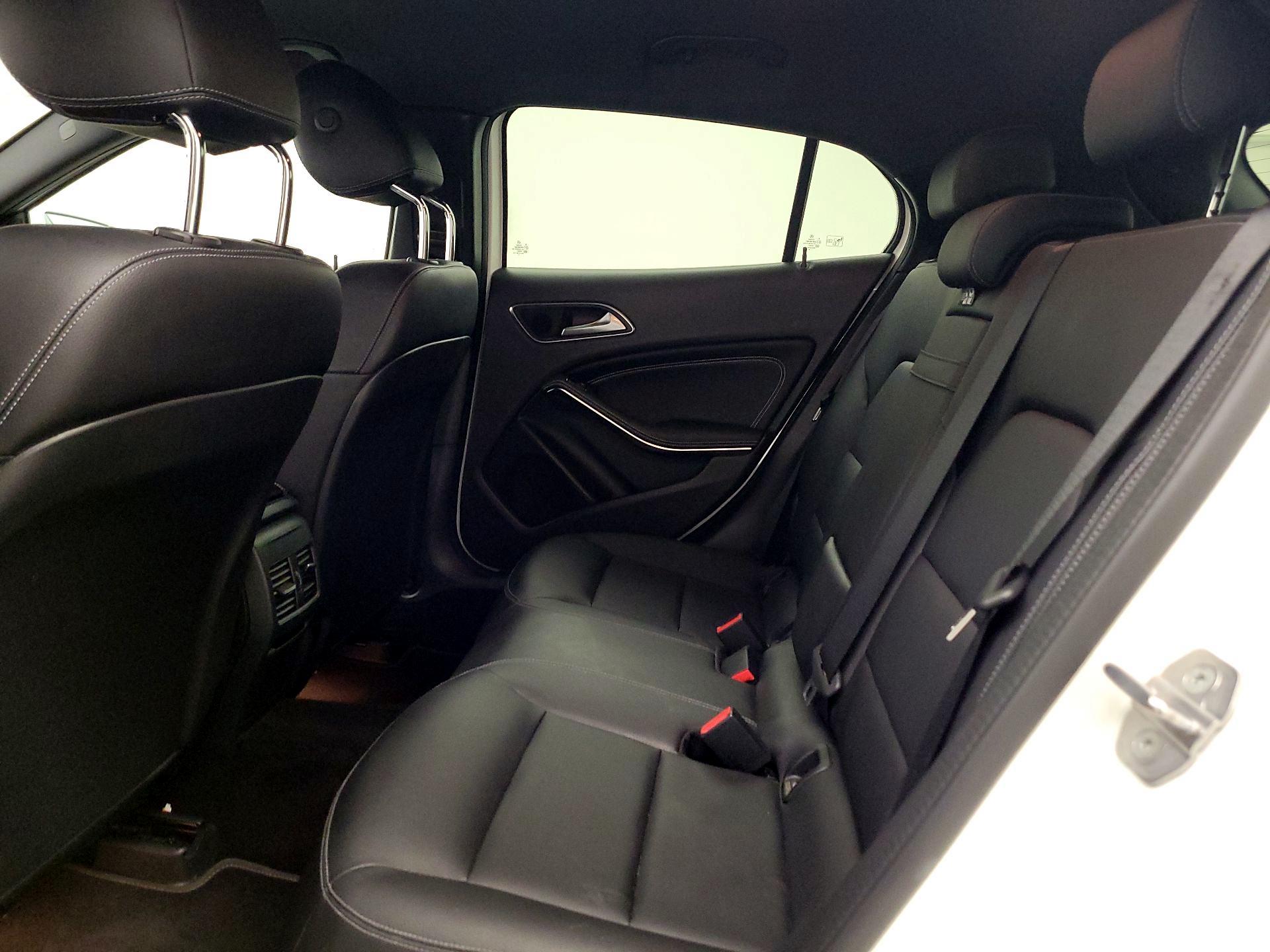 Thumbnail: 2020 Mercedes-Benz GLA - 19