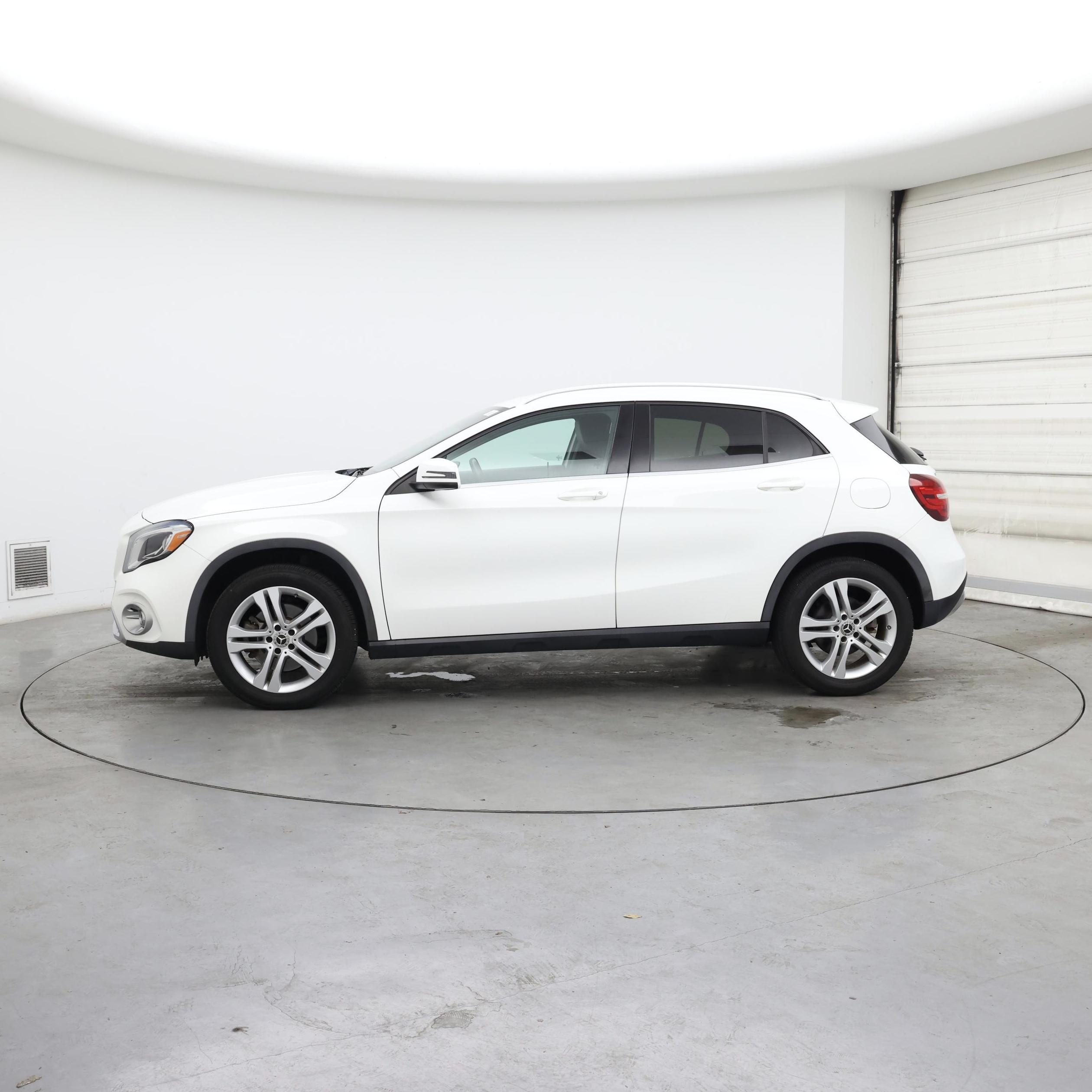 Thumbnail: 2020 Mercedes-Benz GLA - 3