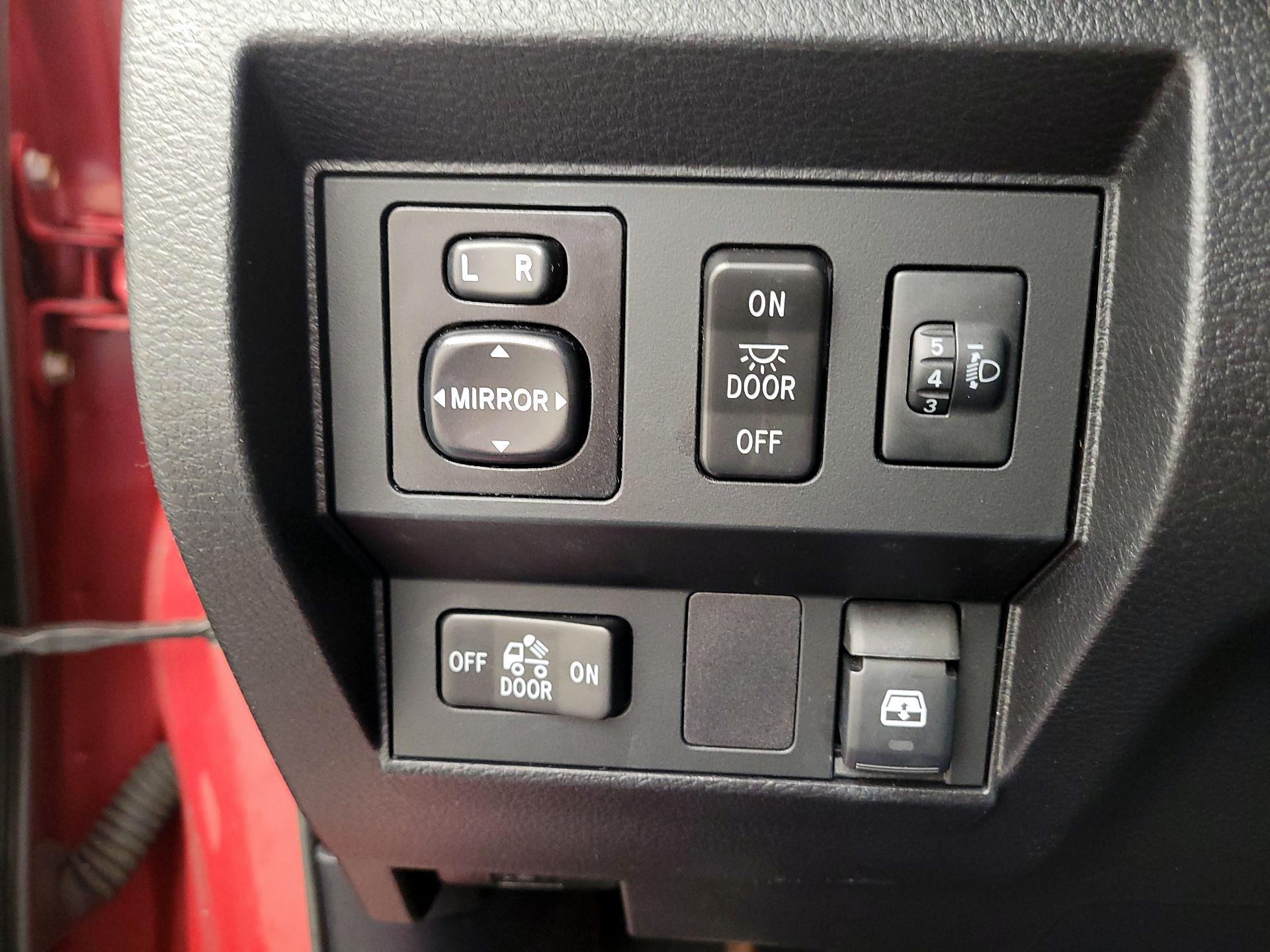 Thumbnail: 2014 Toyota Tundra - 13