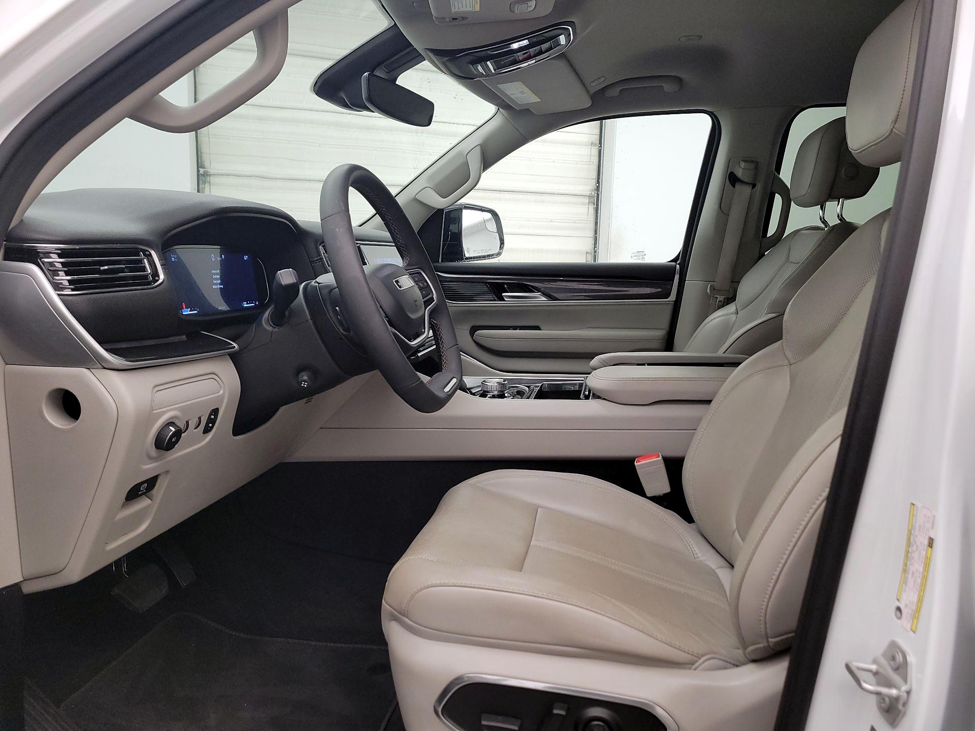 Thumbnail: 2023 Jeep Wagoneer - 11