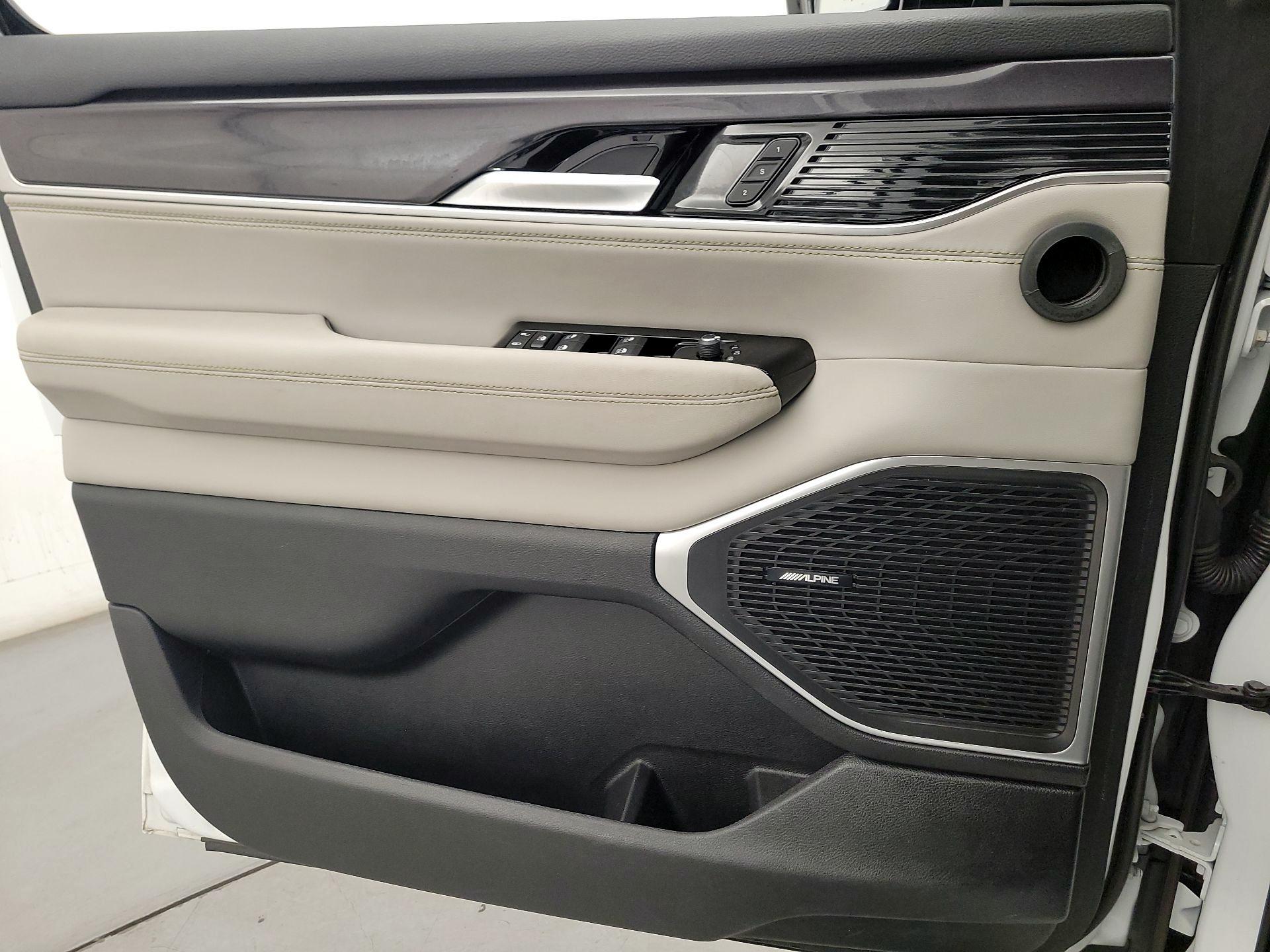 Thumbnail: 2023 Jeep Wagoneer - 12