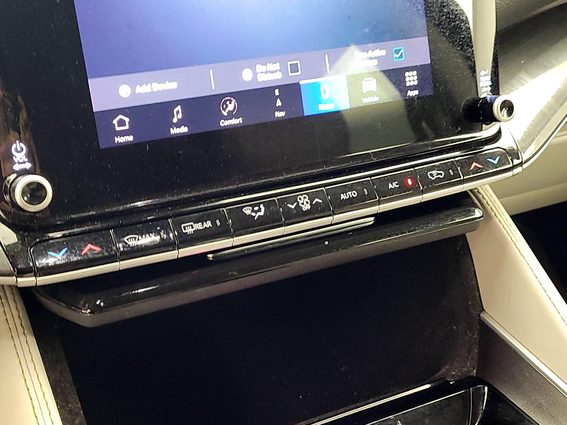 Thumbnail: 2023 Jeep Wagoneer - 16