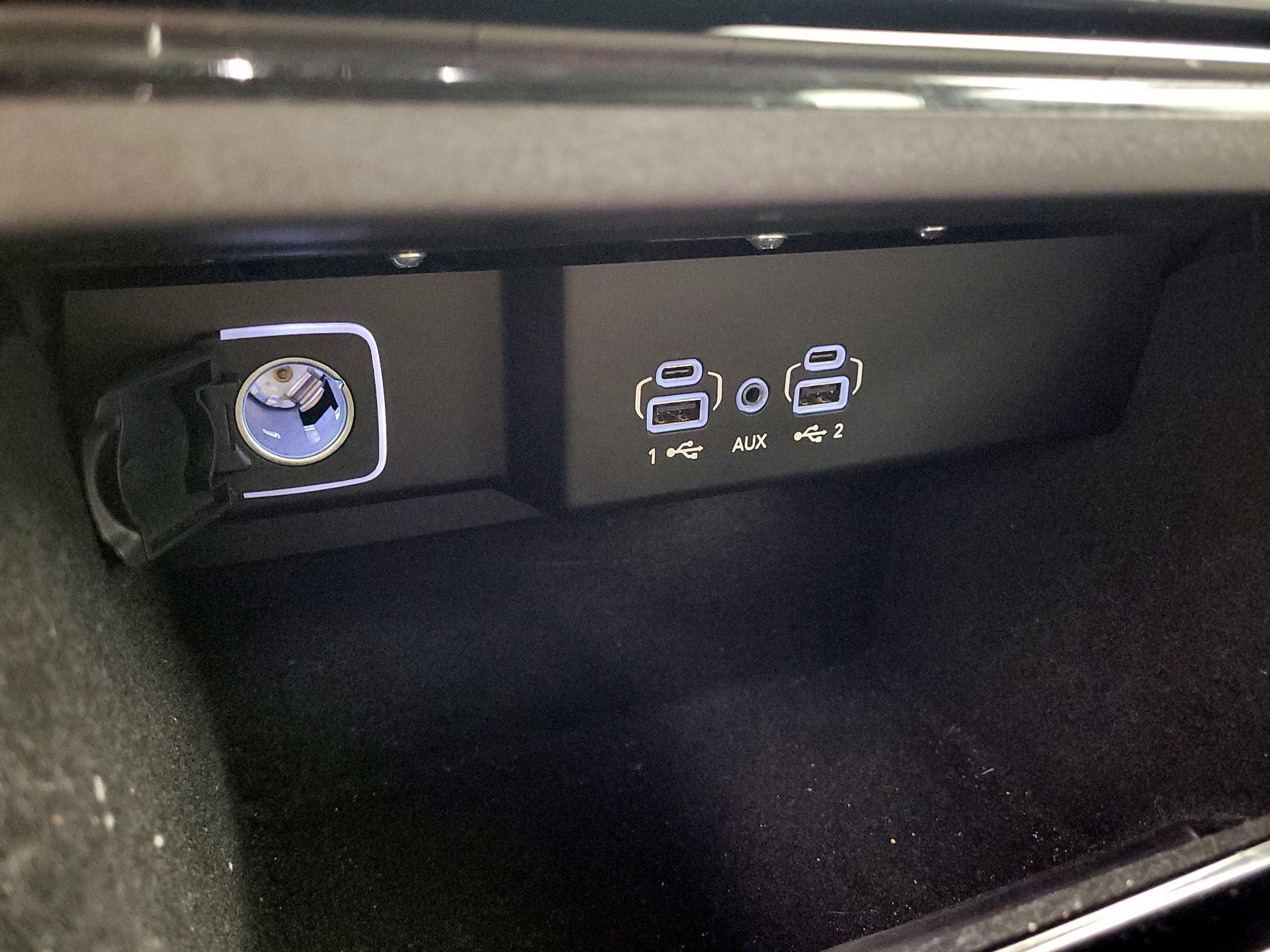 Thumbnail: 2023 Jeep Wagoneer - 18