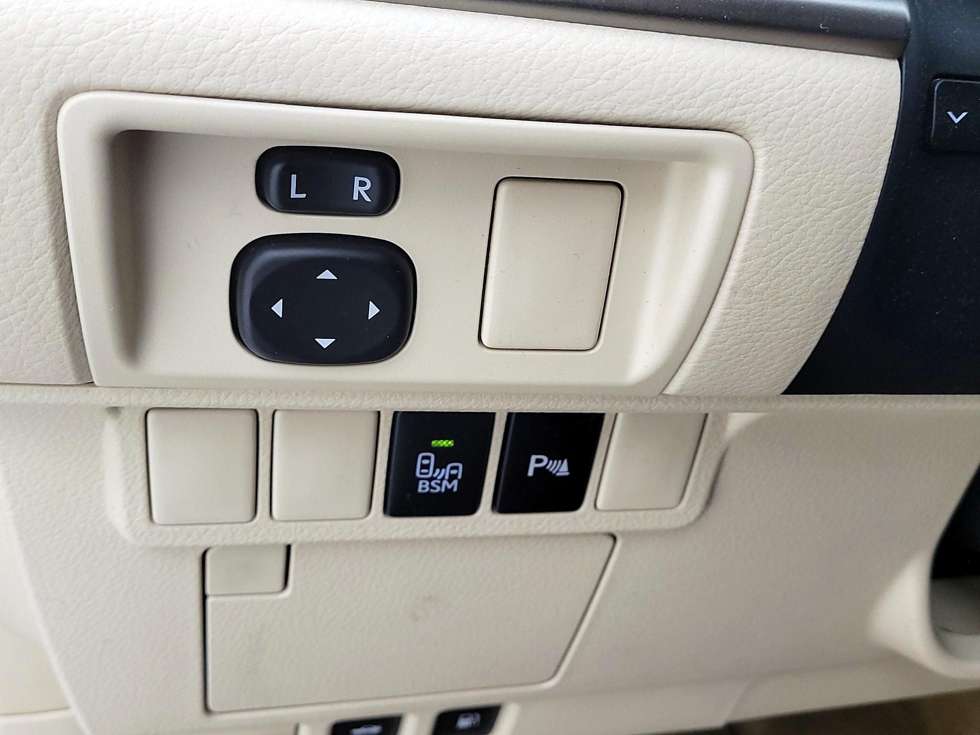 Thumbnail: 2014 Lexus ES - 13