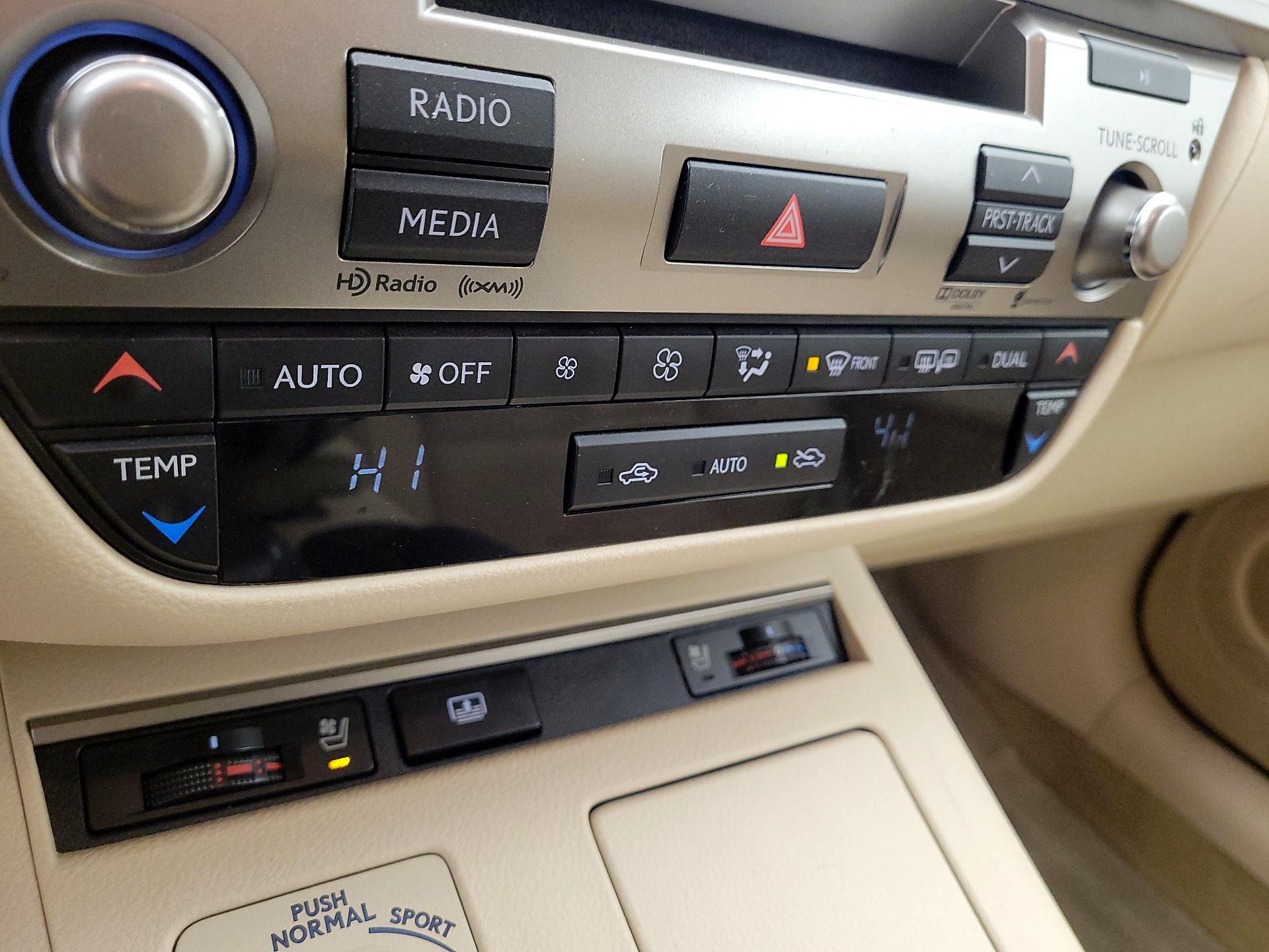 Thumbnail: 2014 Lexus ES - 16