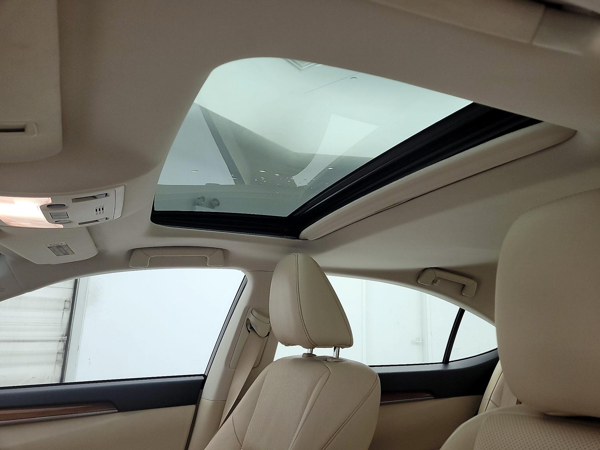 Thumbnail: 2014 Lexus ES - 19