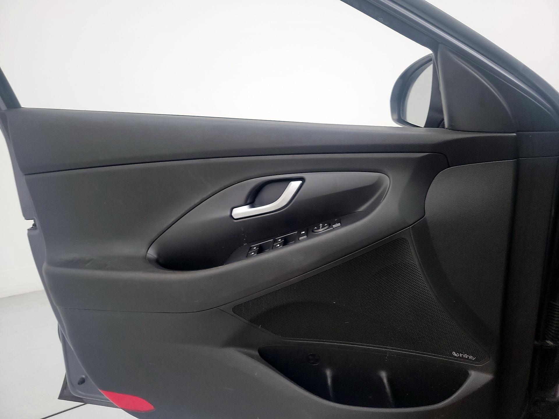 Thumbnail: 2018 Hyundai Elantra - 12