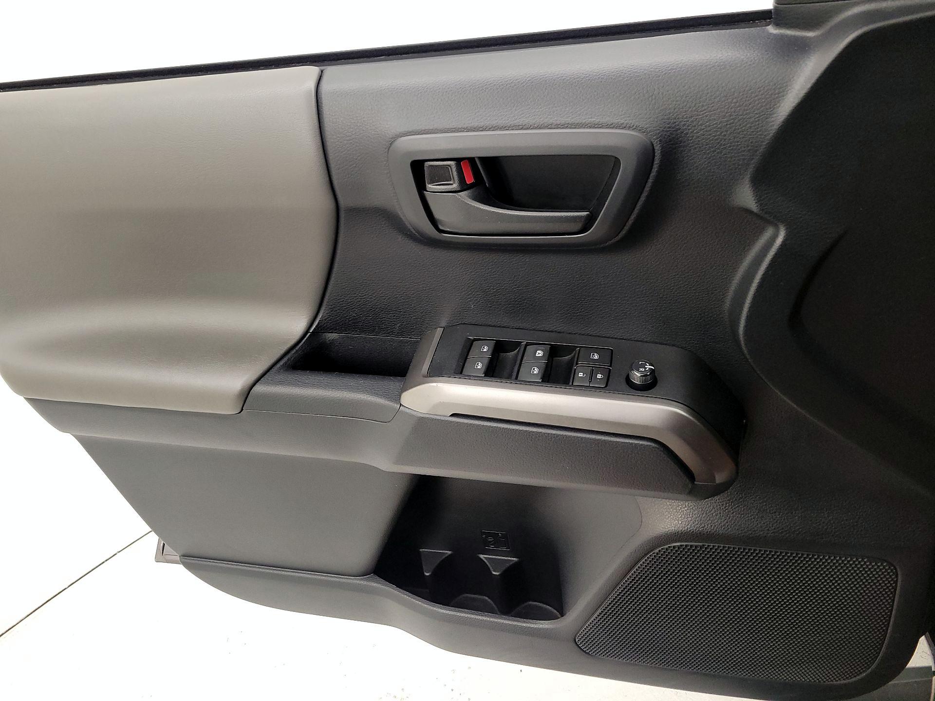 Thumbnail: 2019 Toyota Tacoma - 12