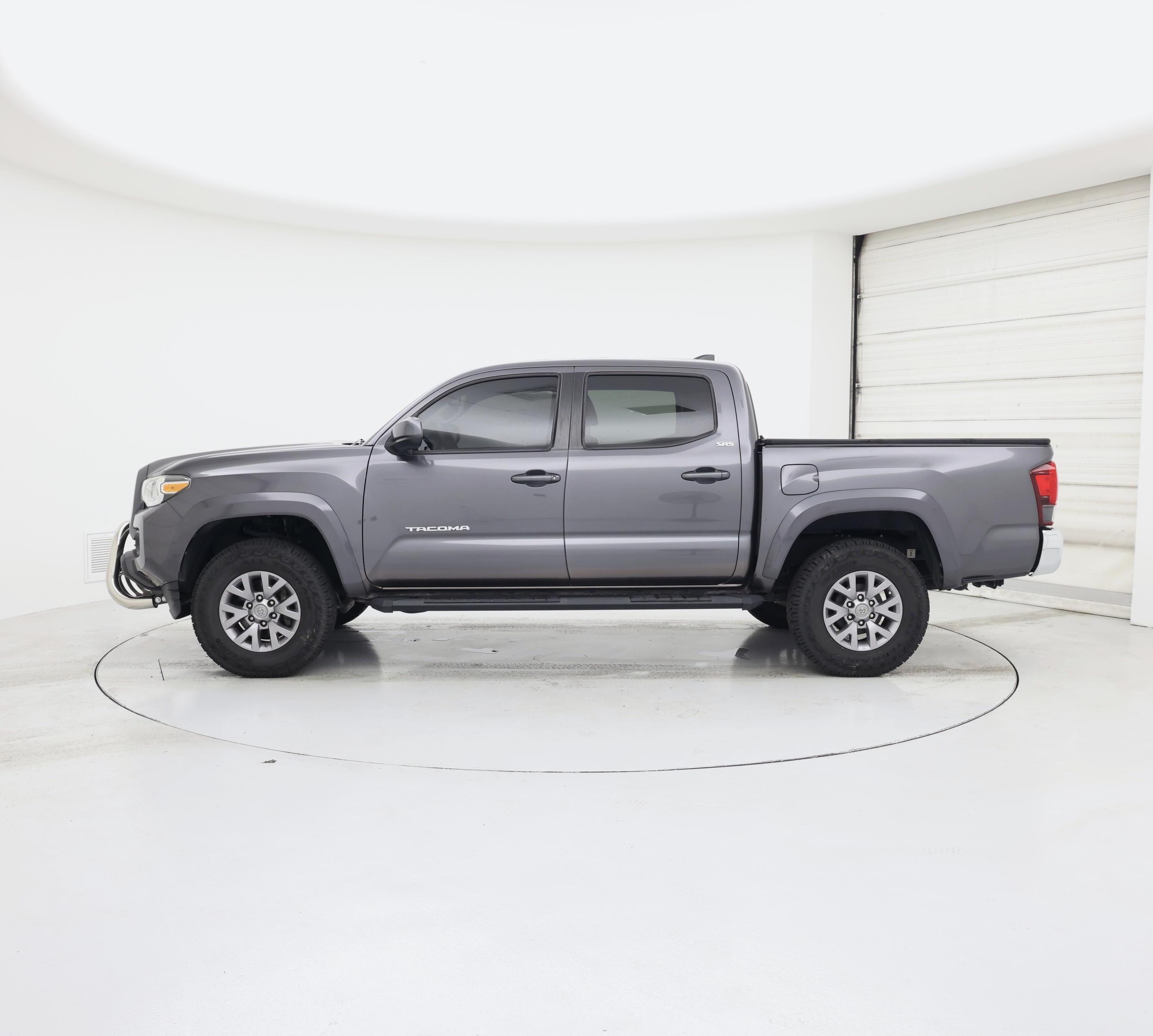 Thumbnail: 2019 Toyota Tacoma - 3