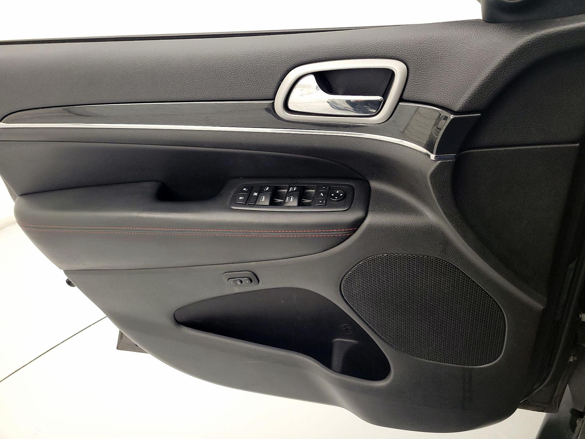 Thumbnail: 2018 Jeep Grand Cherokee - 12