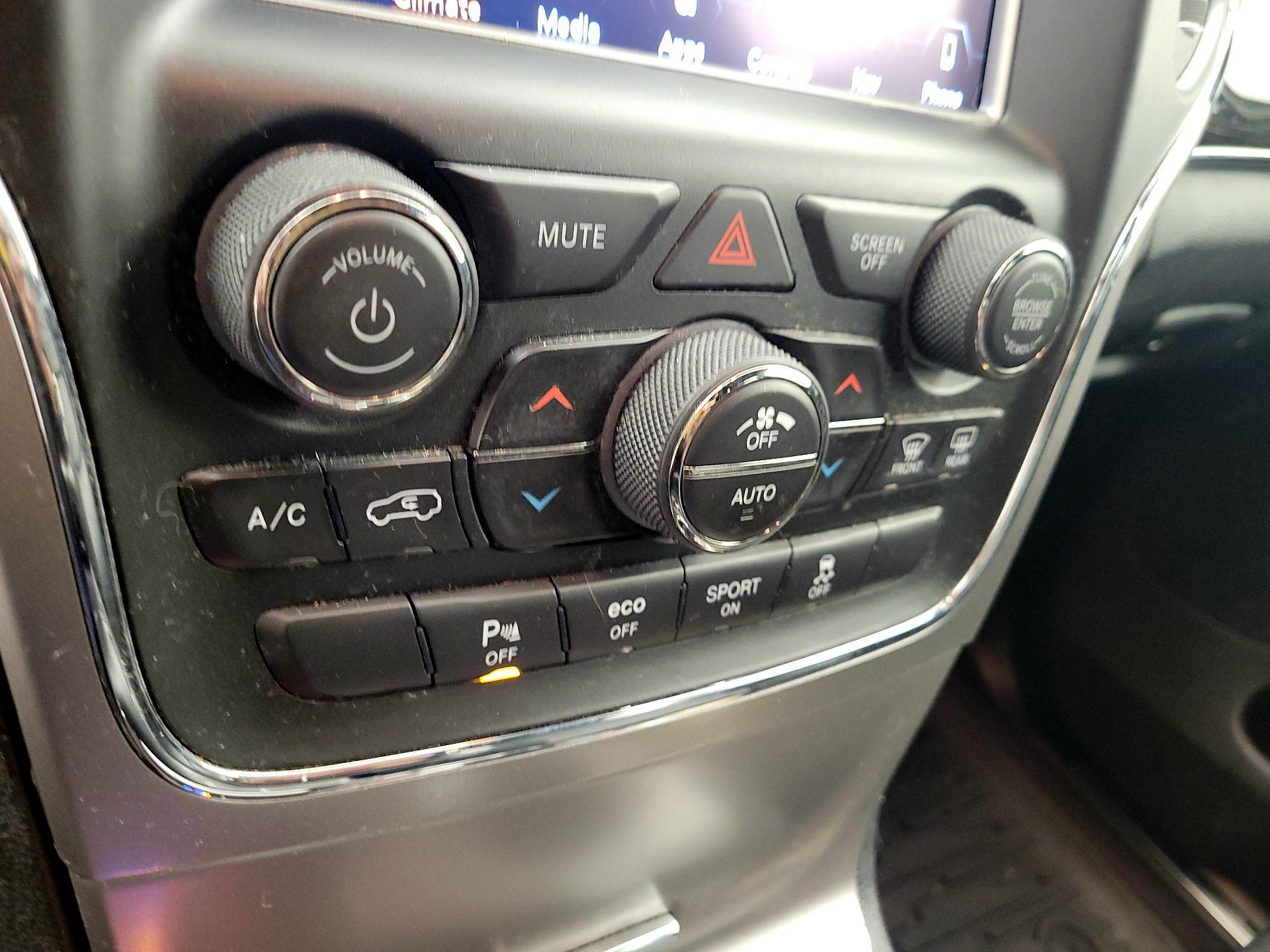 Thumbnail: 2018 Jeep Grand Cherokee - 14