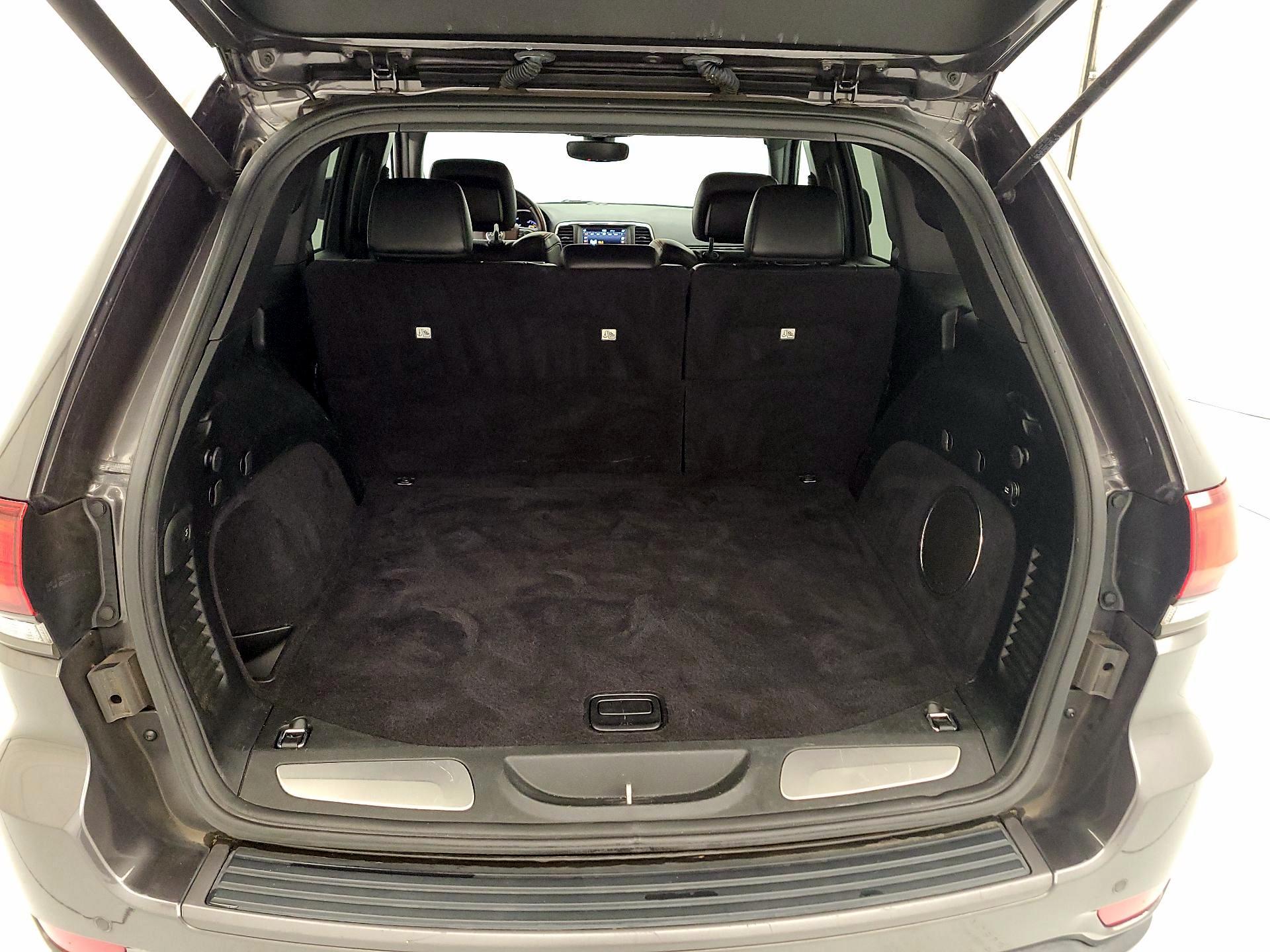 Thumbnail: 2018 Jeep Grand Cherokee - 16