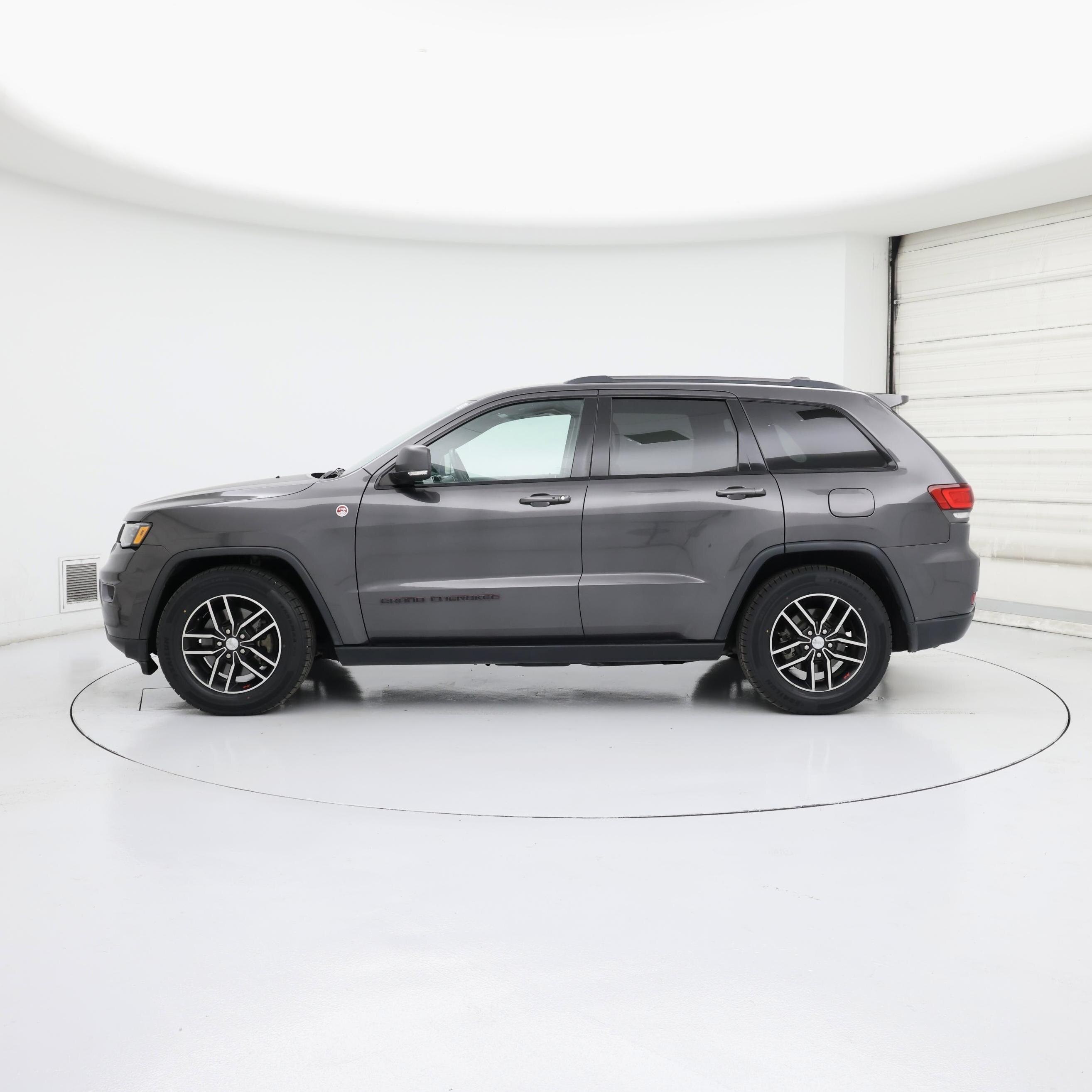Thumbnail: 2018 Jeep Grand Cherokee - 3