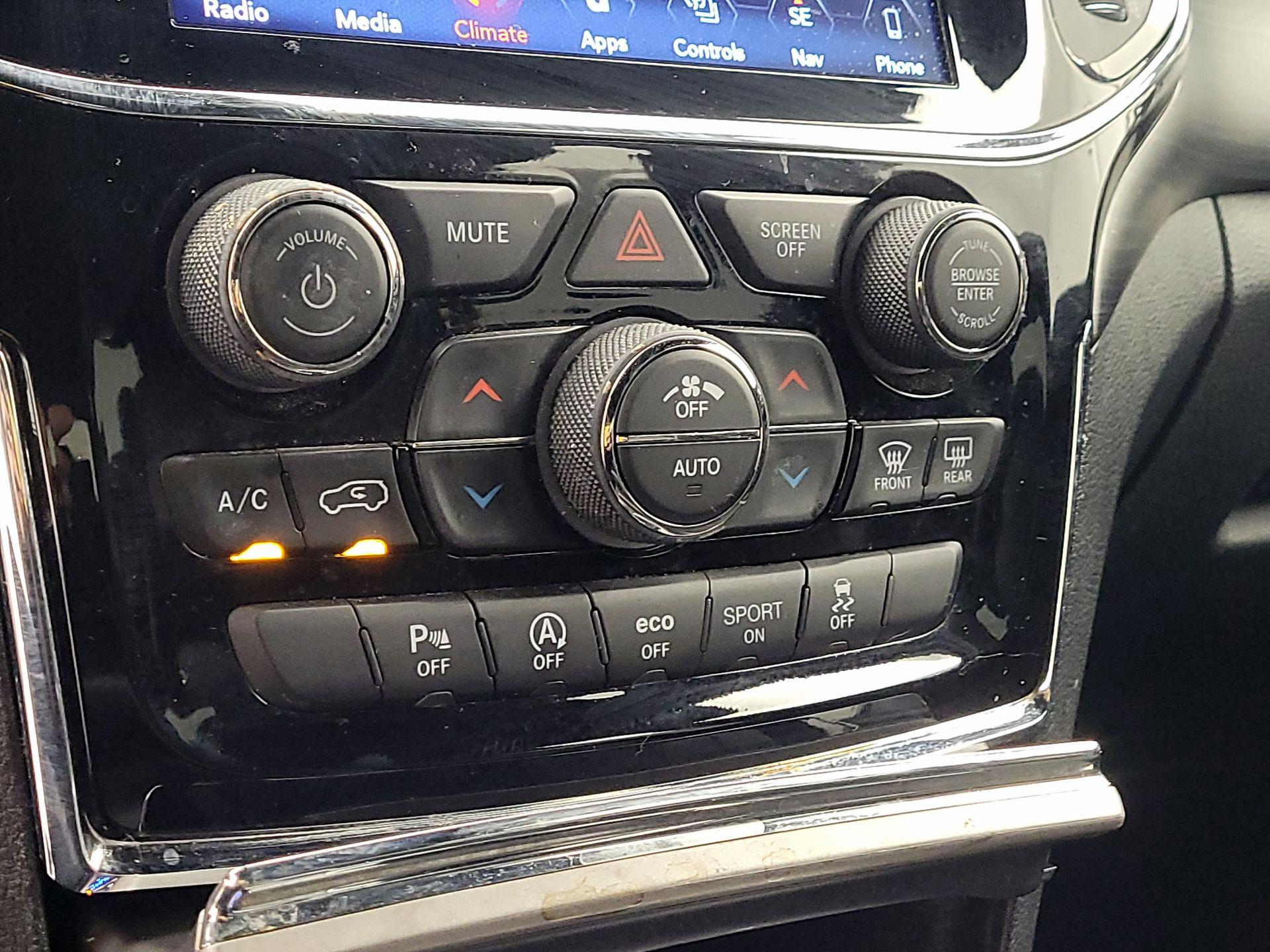 Thumbnail: 2019 Jeep Grand Cherokee - 16