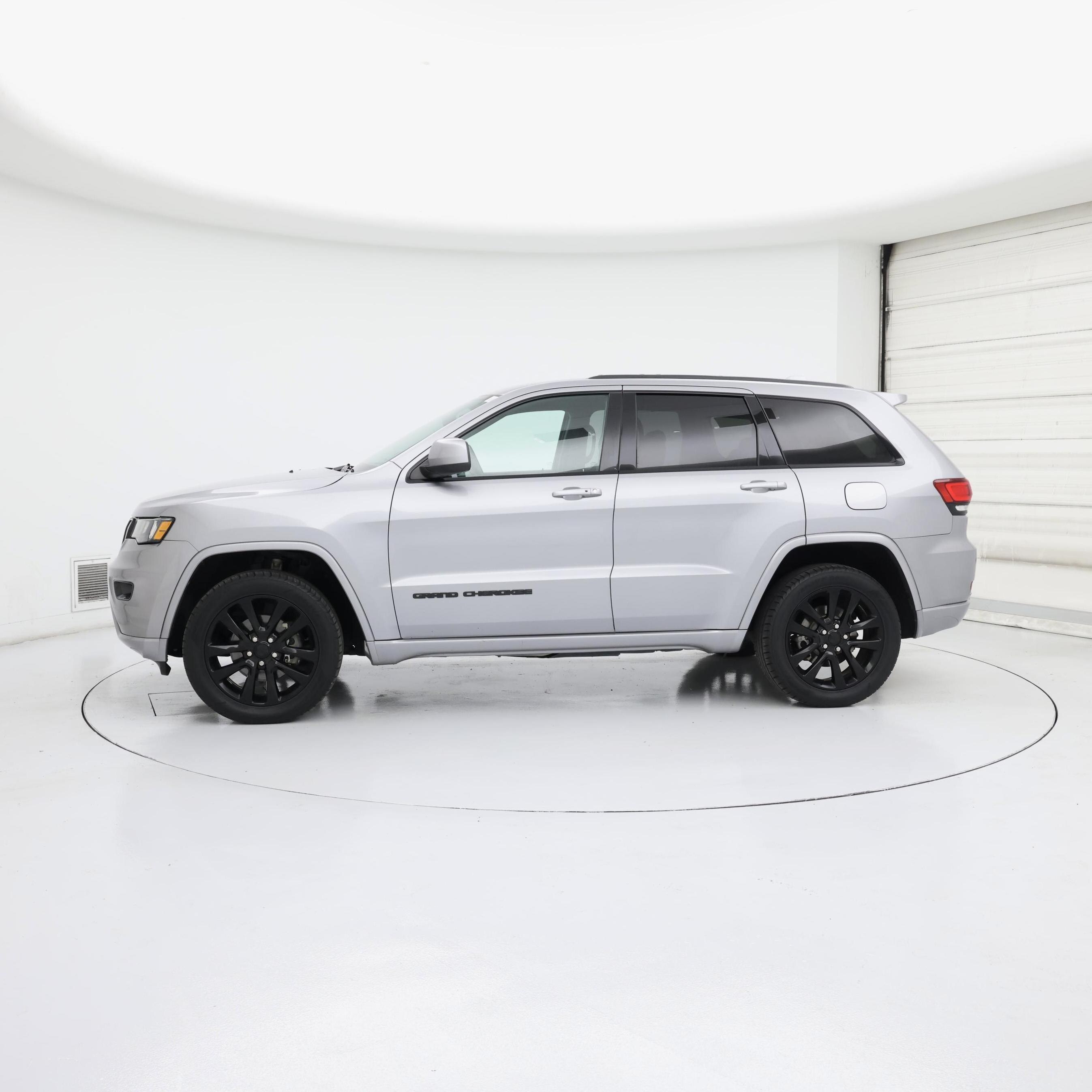 Thumbnail: 2019 Jeep Grand Cherokee - 3