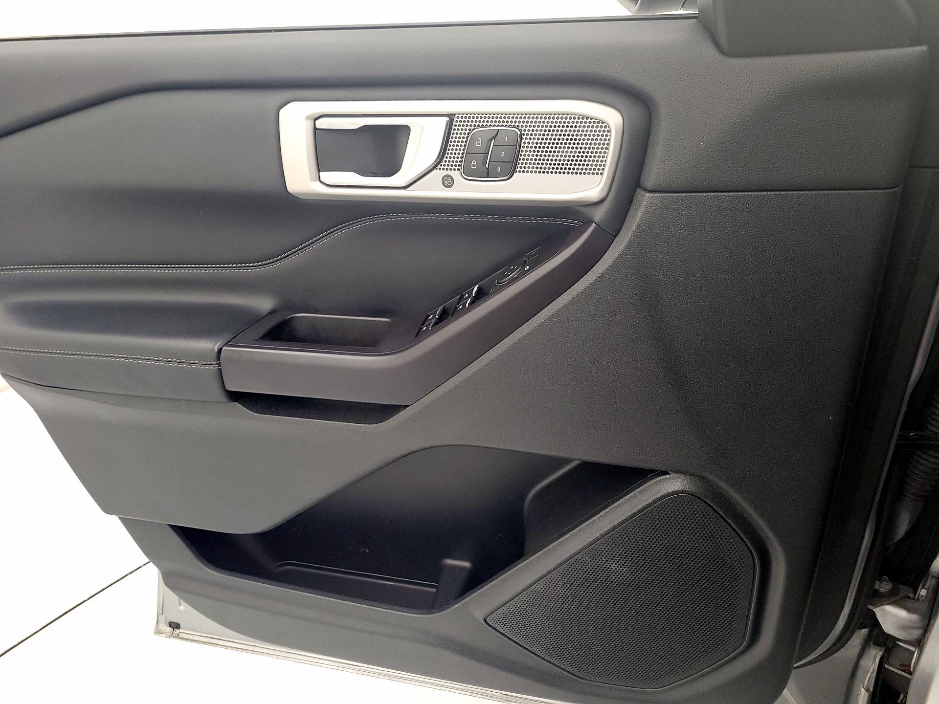 Thumbnail: 2020 Ford Explorer - 12