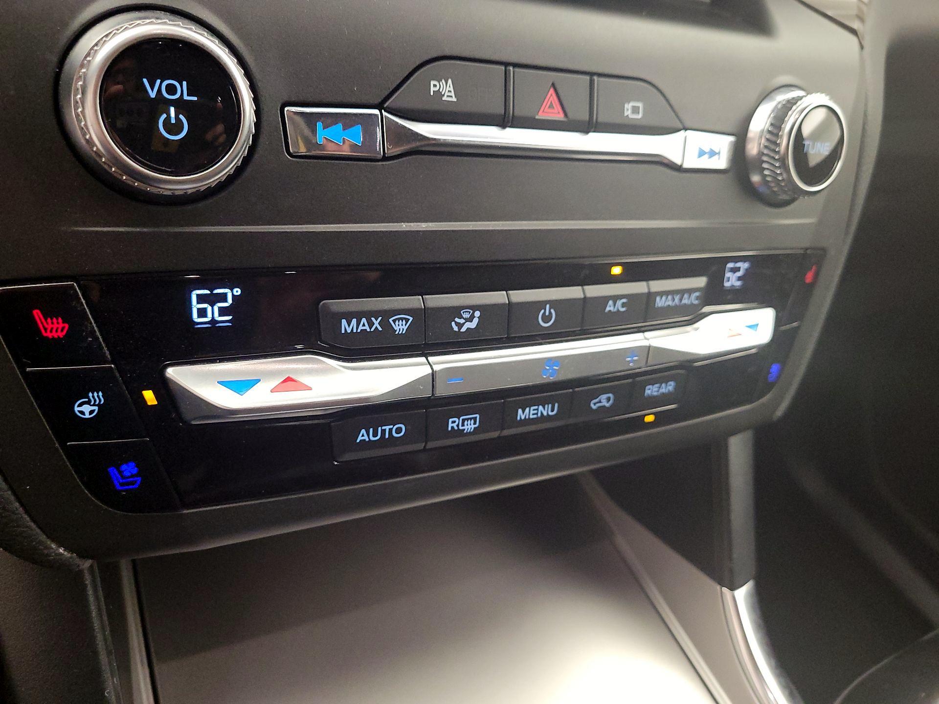 Thumbnail: 2020 Ford Explorer - 16