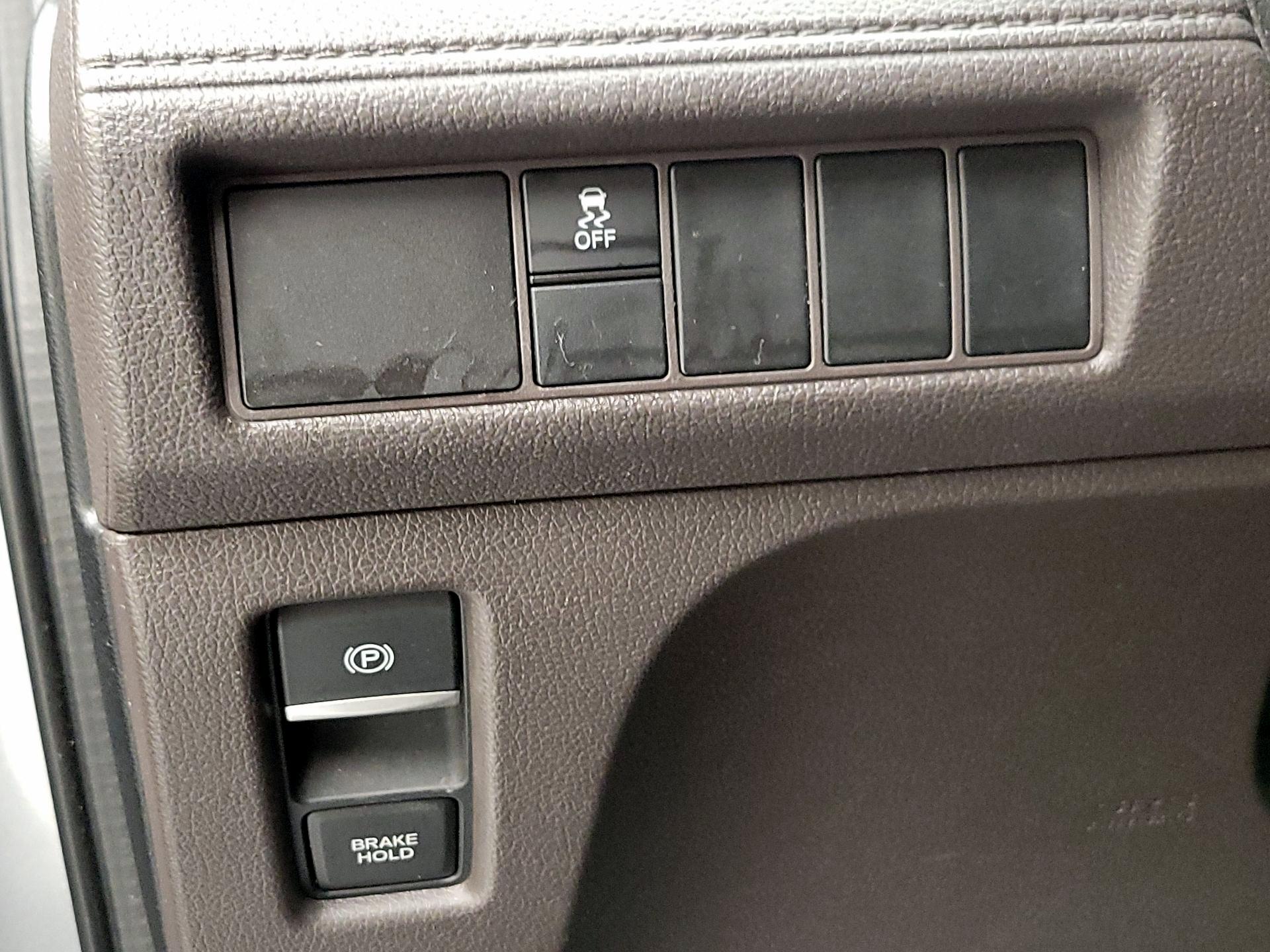 Thumbnail: 2018 Honda Odyssey - 13