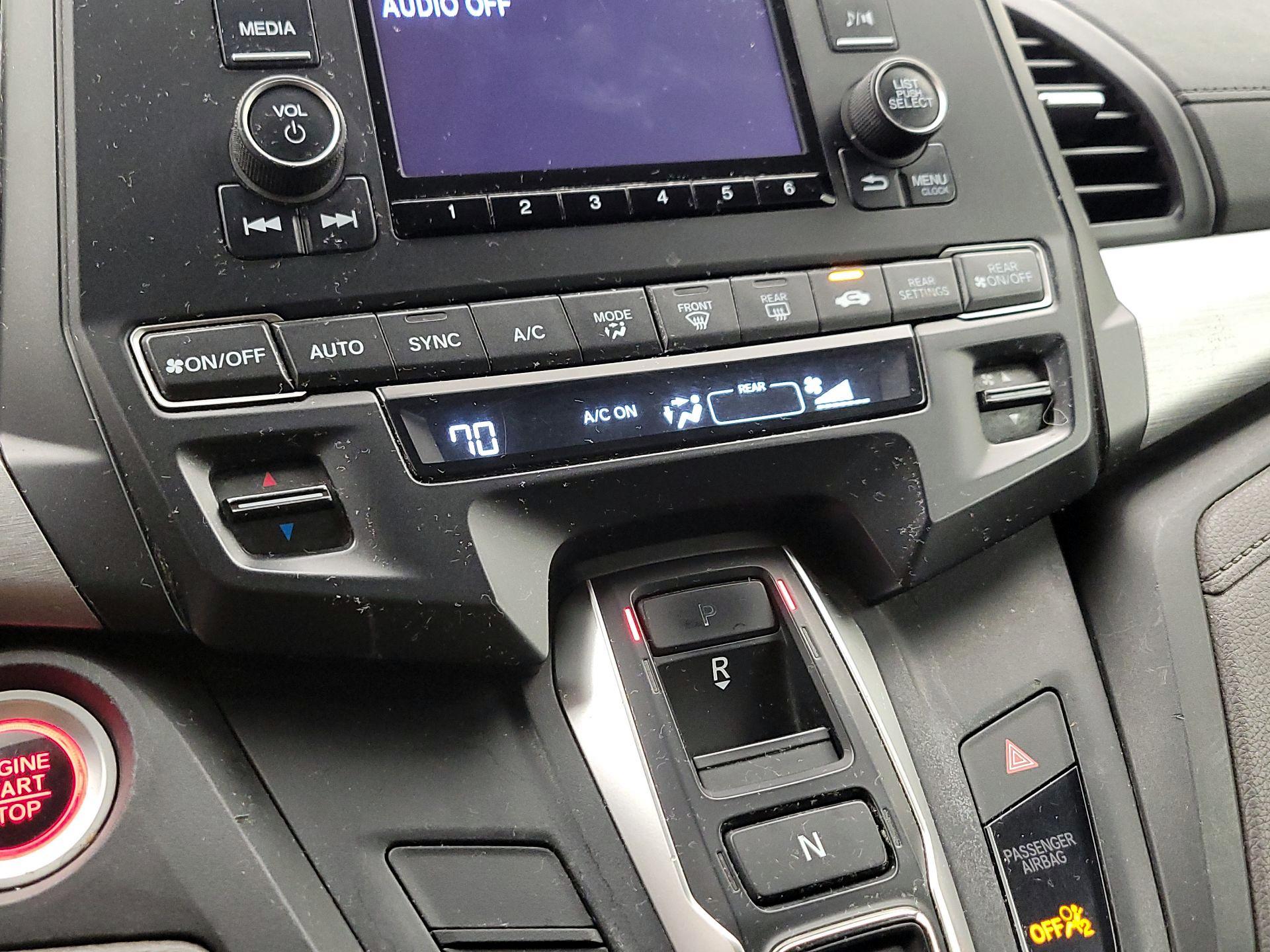 Thumbnail: 2018 Honda Odyssey - 16