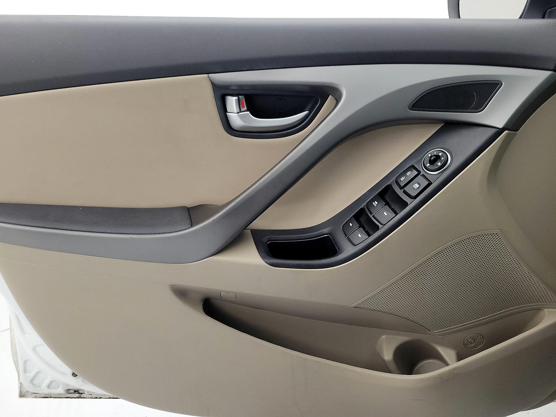 Thumbnail: 2015 Hyundai Elantra - 12