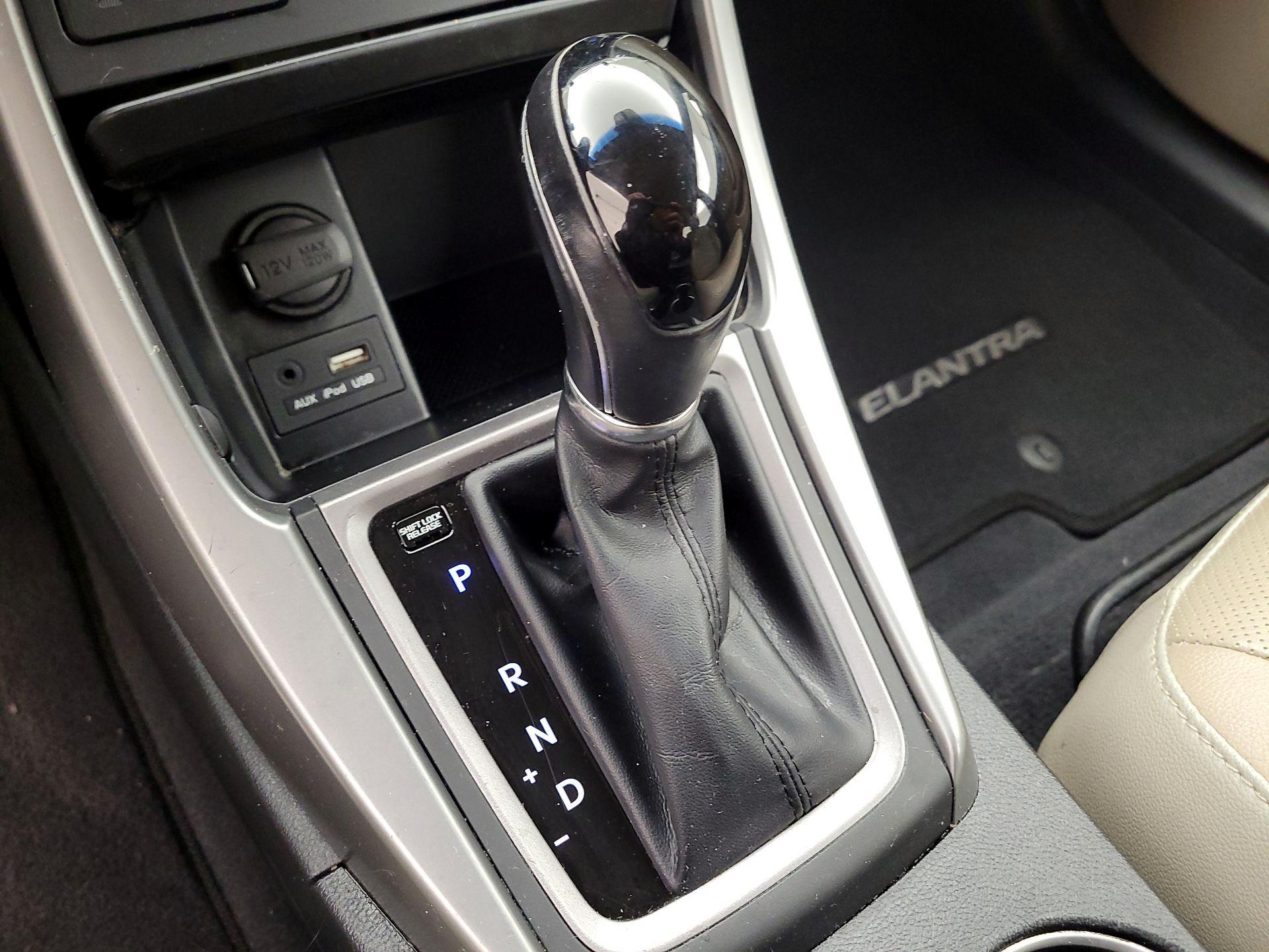 Thumbnail: 2015 Hyundai Elantra - 17