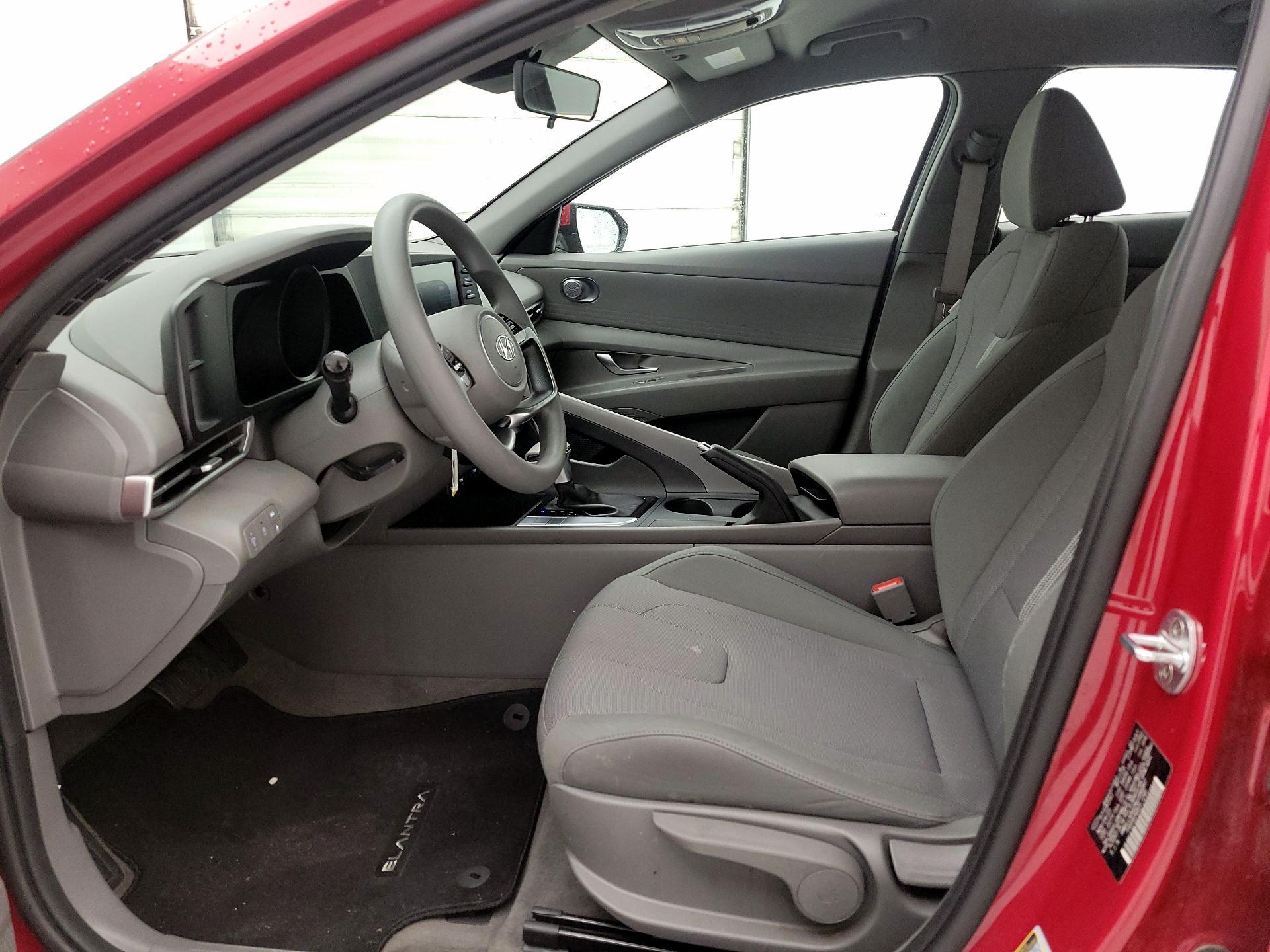 Thumbnail: 2022 Hyundai Elantra - 11