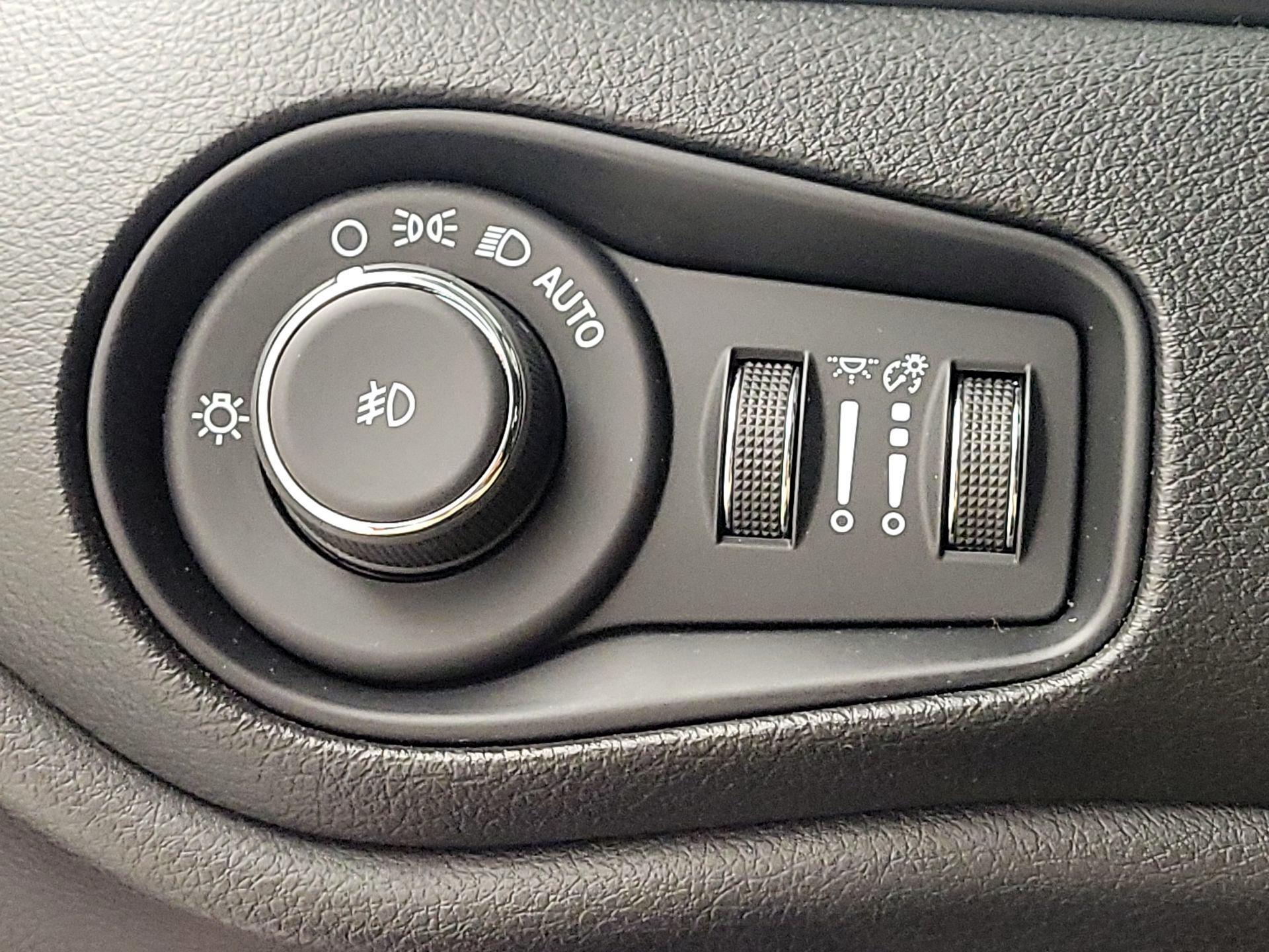 Thumbnail: 2021 Jeep Renegade - 13