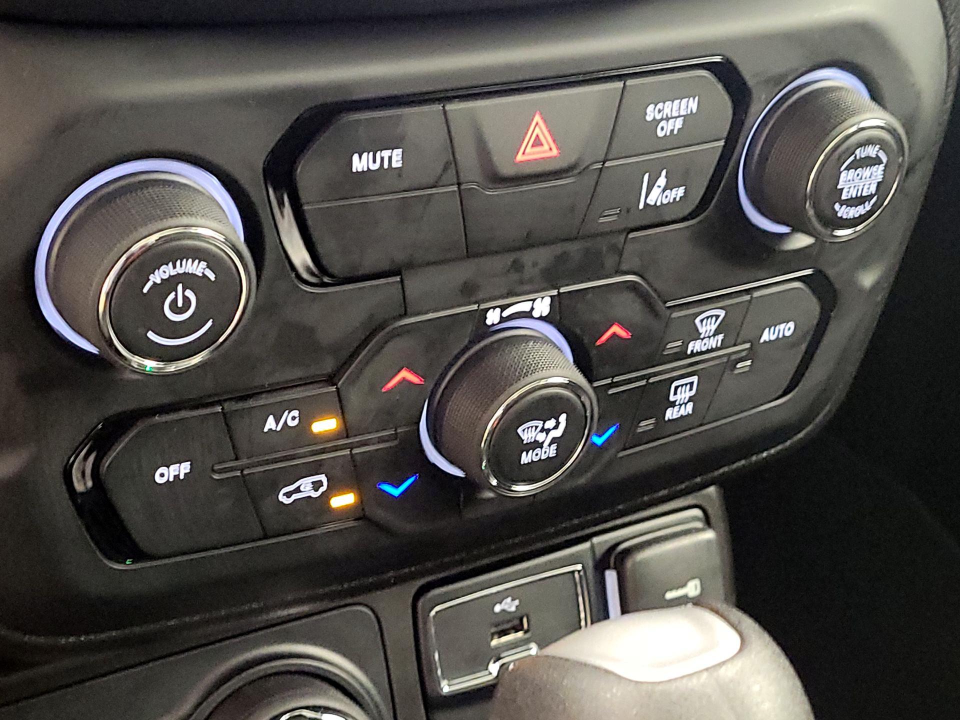 Thumbnail: 2021 Jeep Renegade - 16