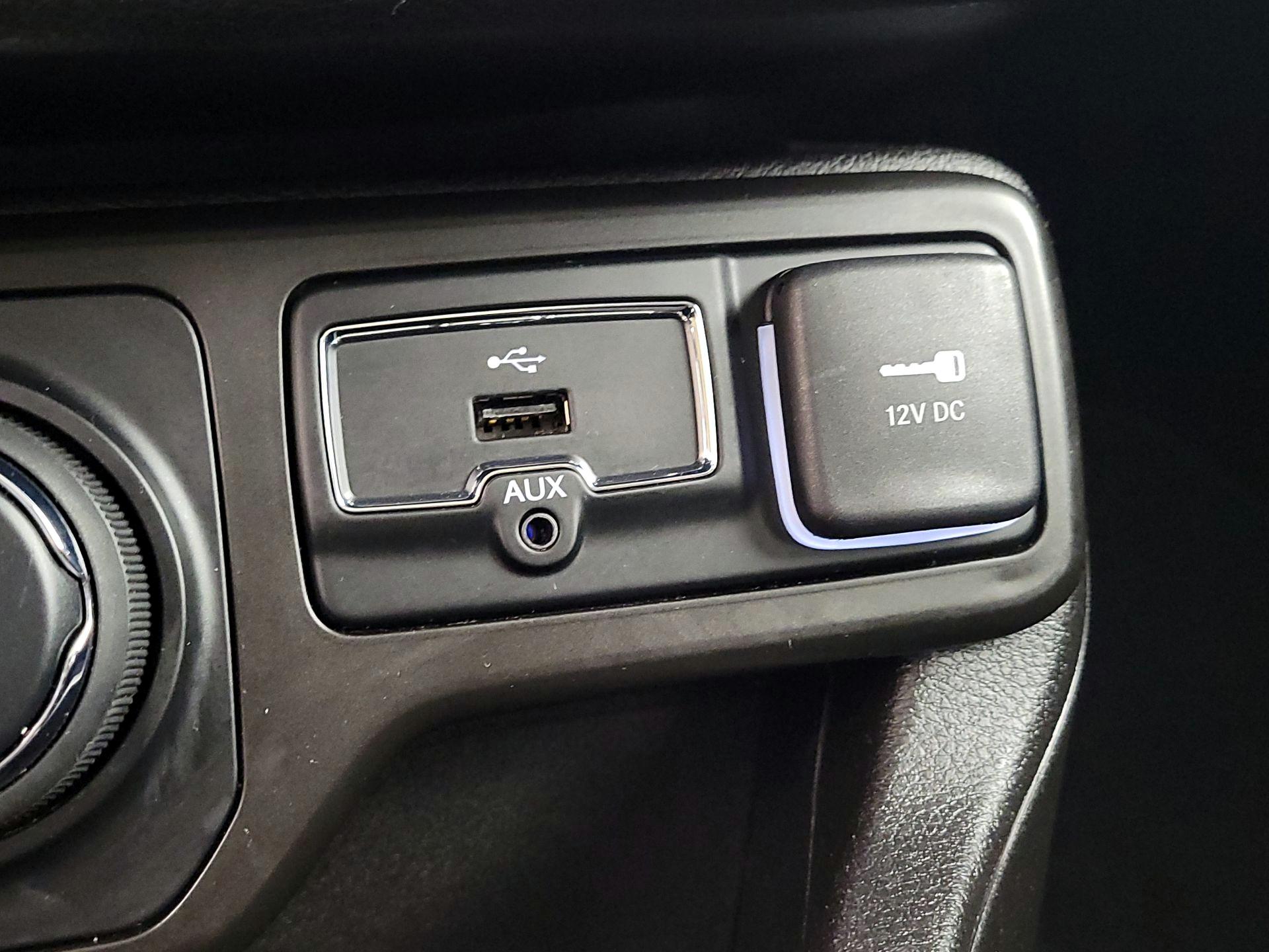 Thumbnail: 2021 Jeep Renegade - 18