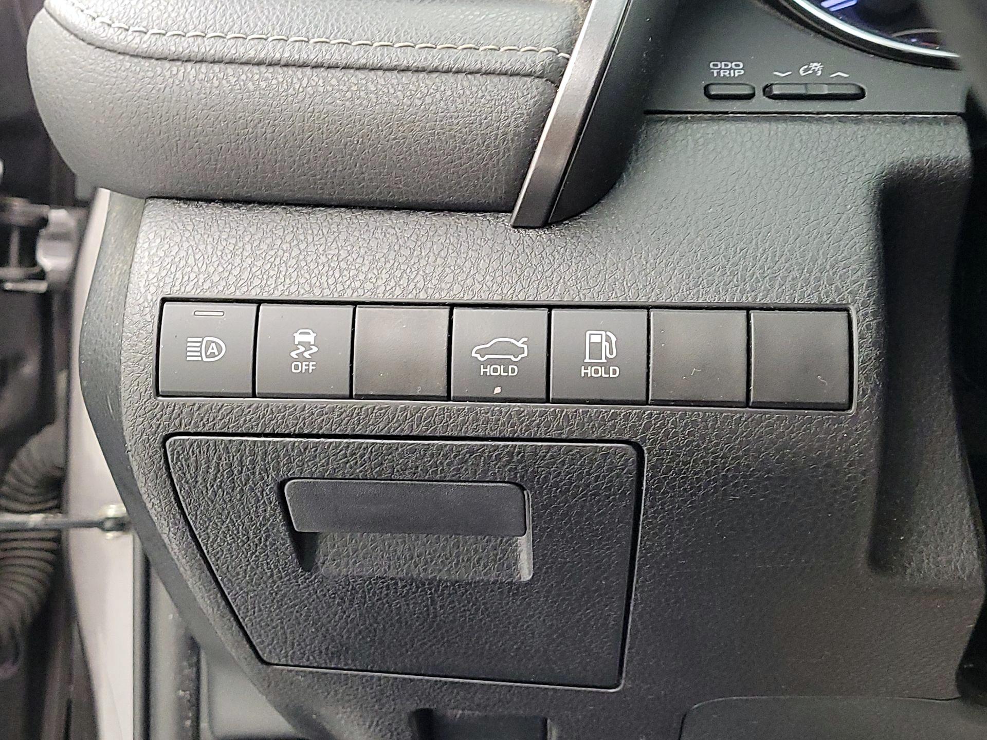 Thumbnail: 2020 Toyota Camry - 13