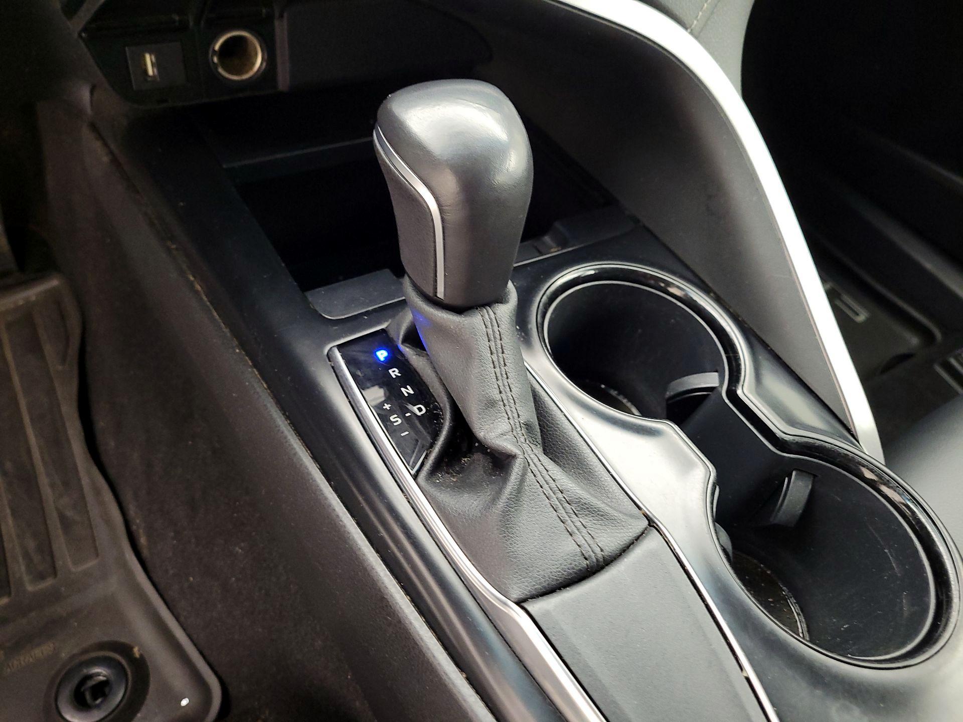 Thumbnail: 2020 Toyota Camry - 17