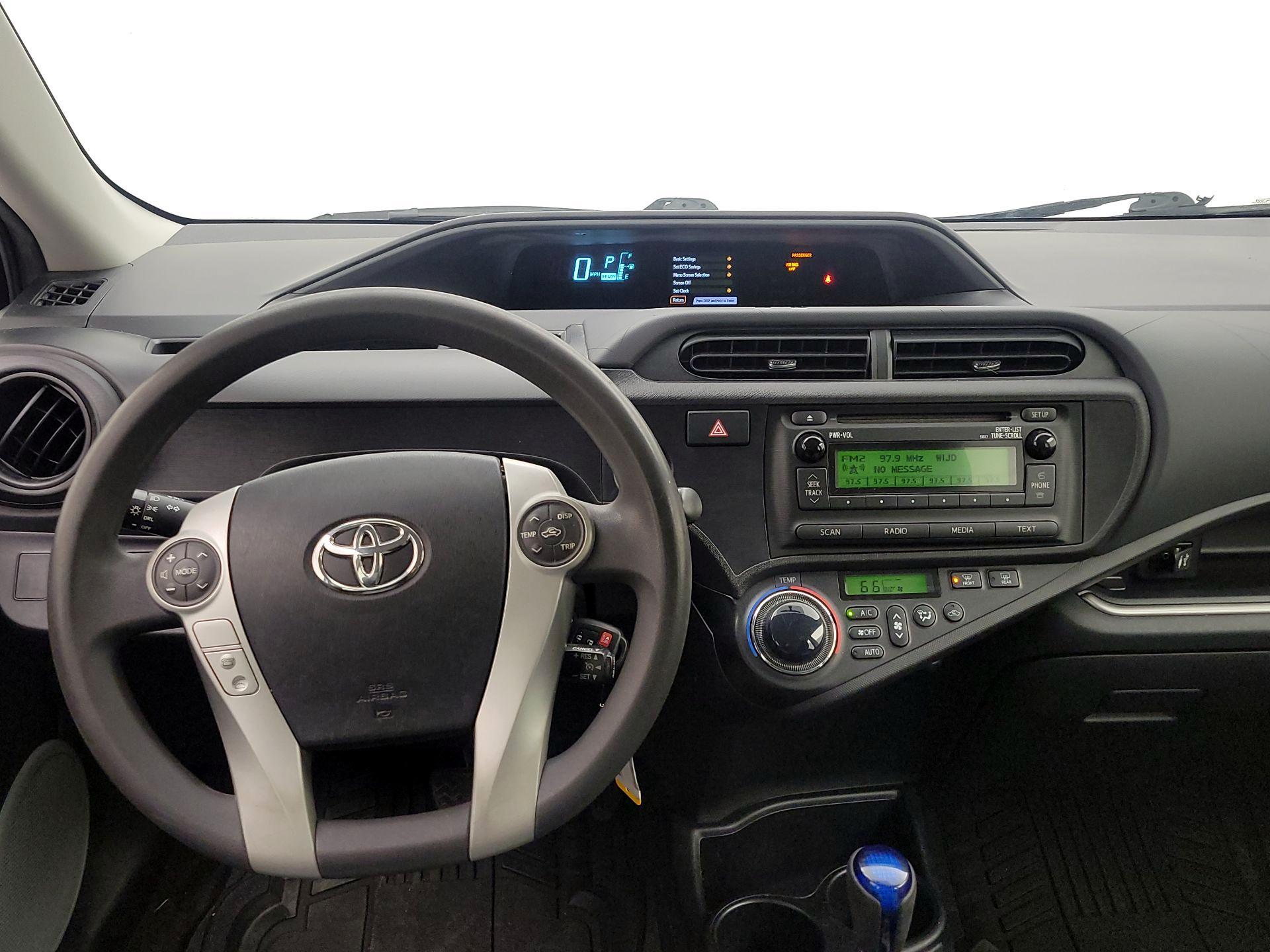 Thumbnail: 2014 Toyota Prius c - 9