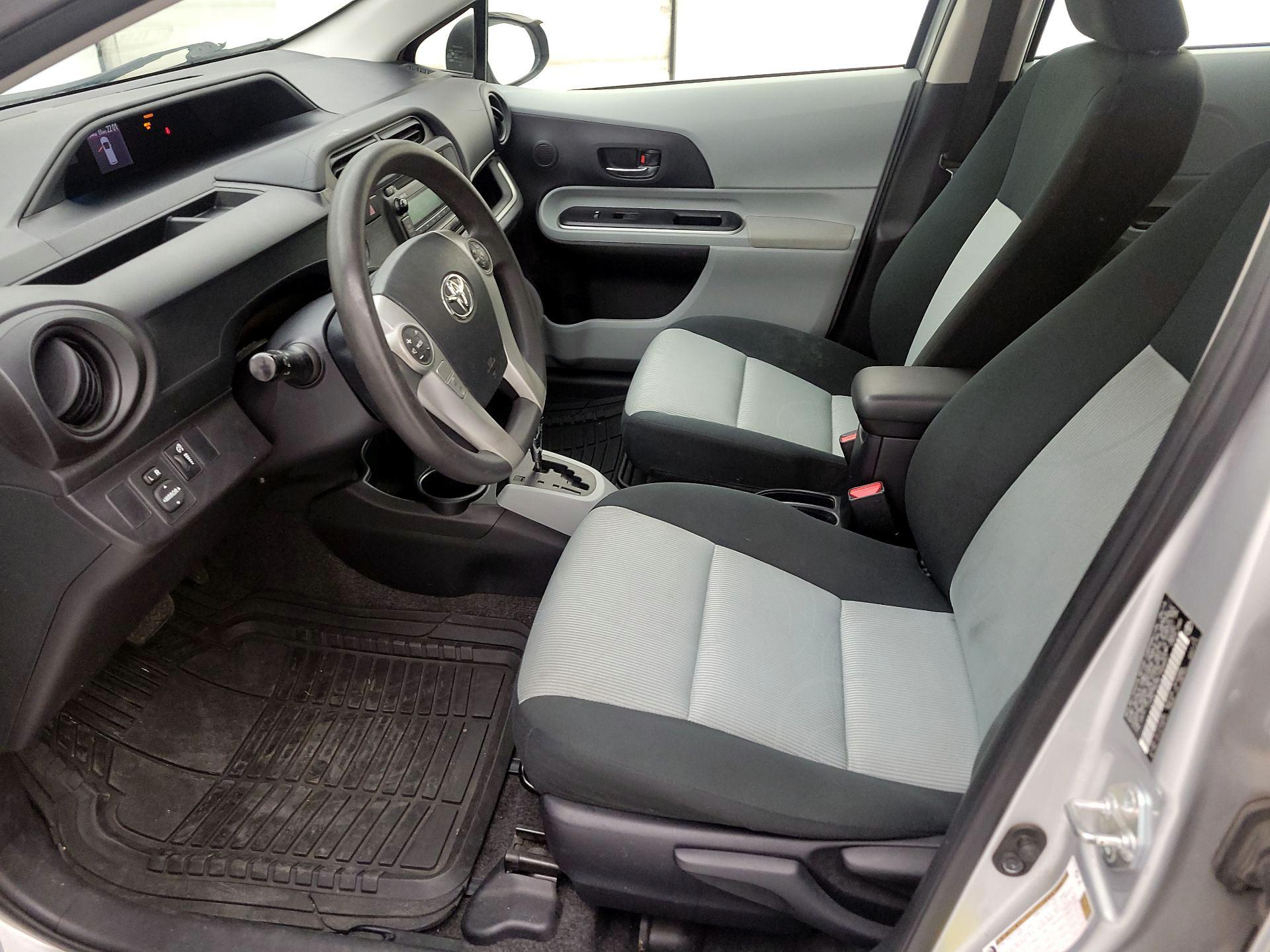 Thumbnail: 2014 Toyota Prius c - 11