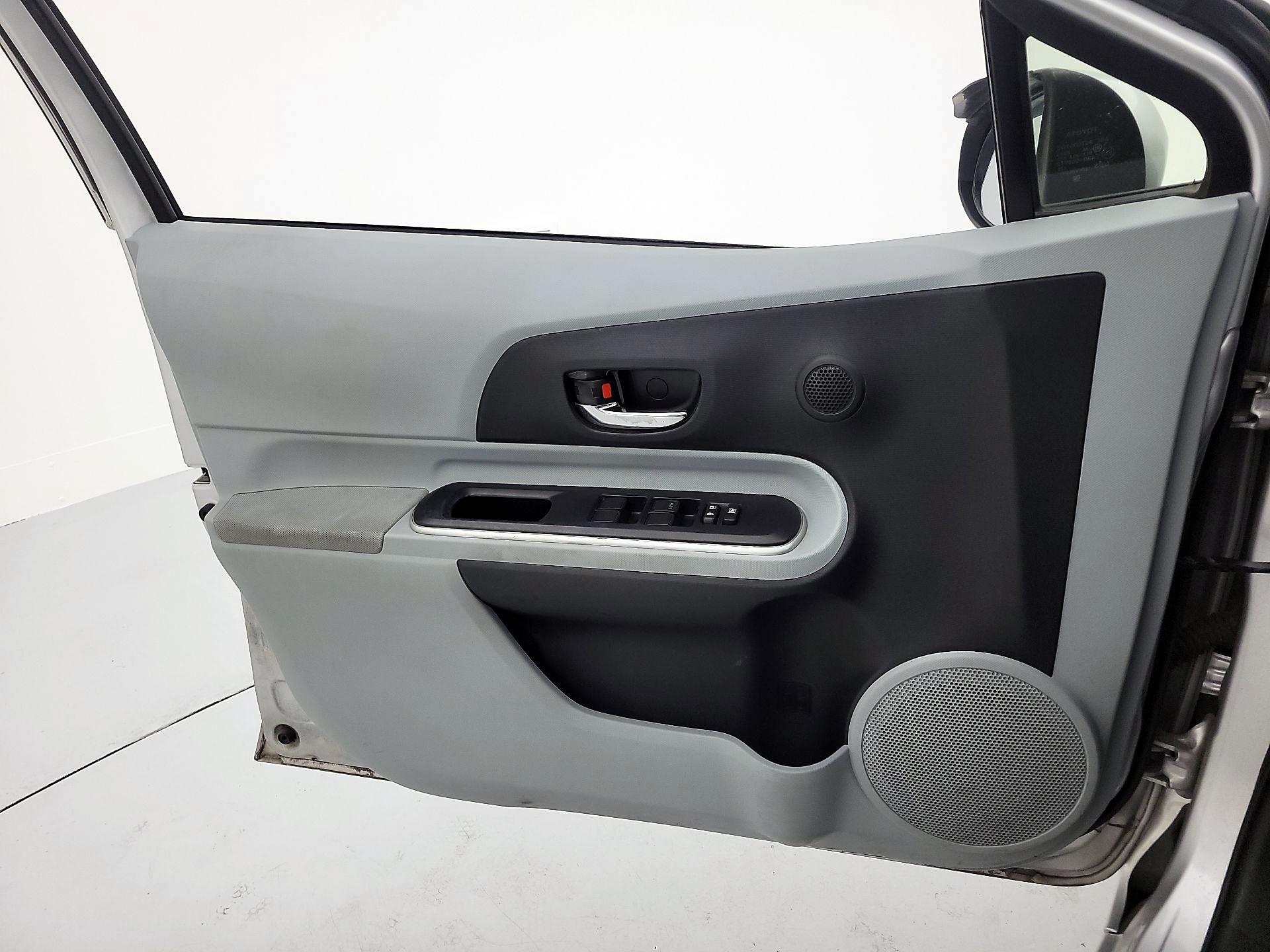 Thumbnail: 2014 Toyota Prius c - 12