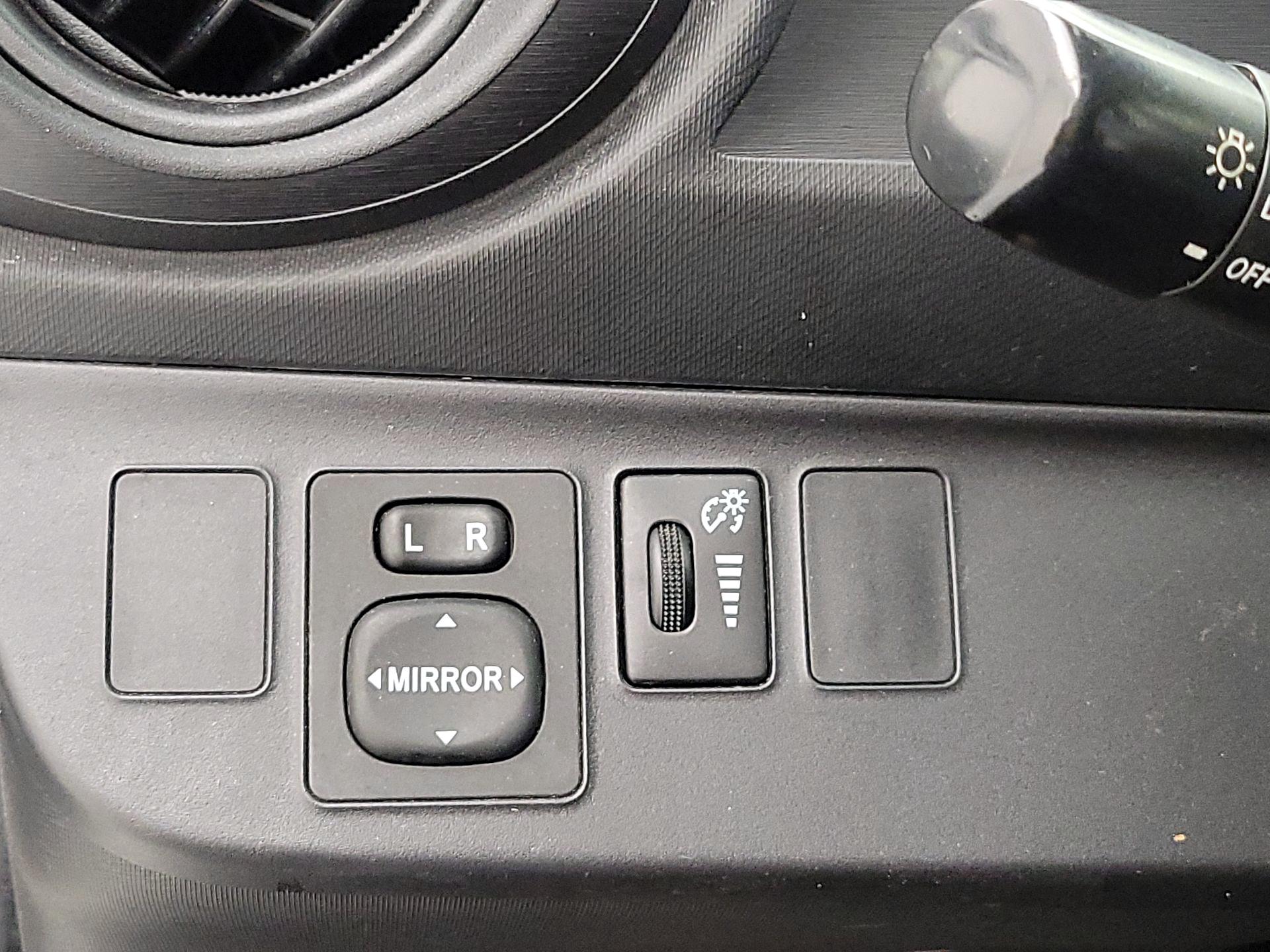 Thumbnail: 2014 Toyota Prius c - 13