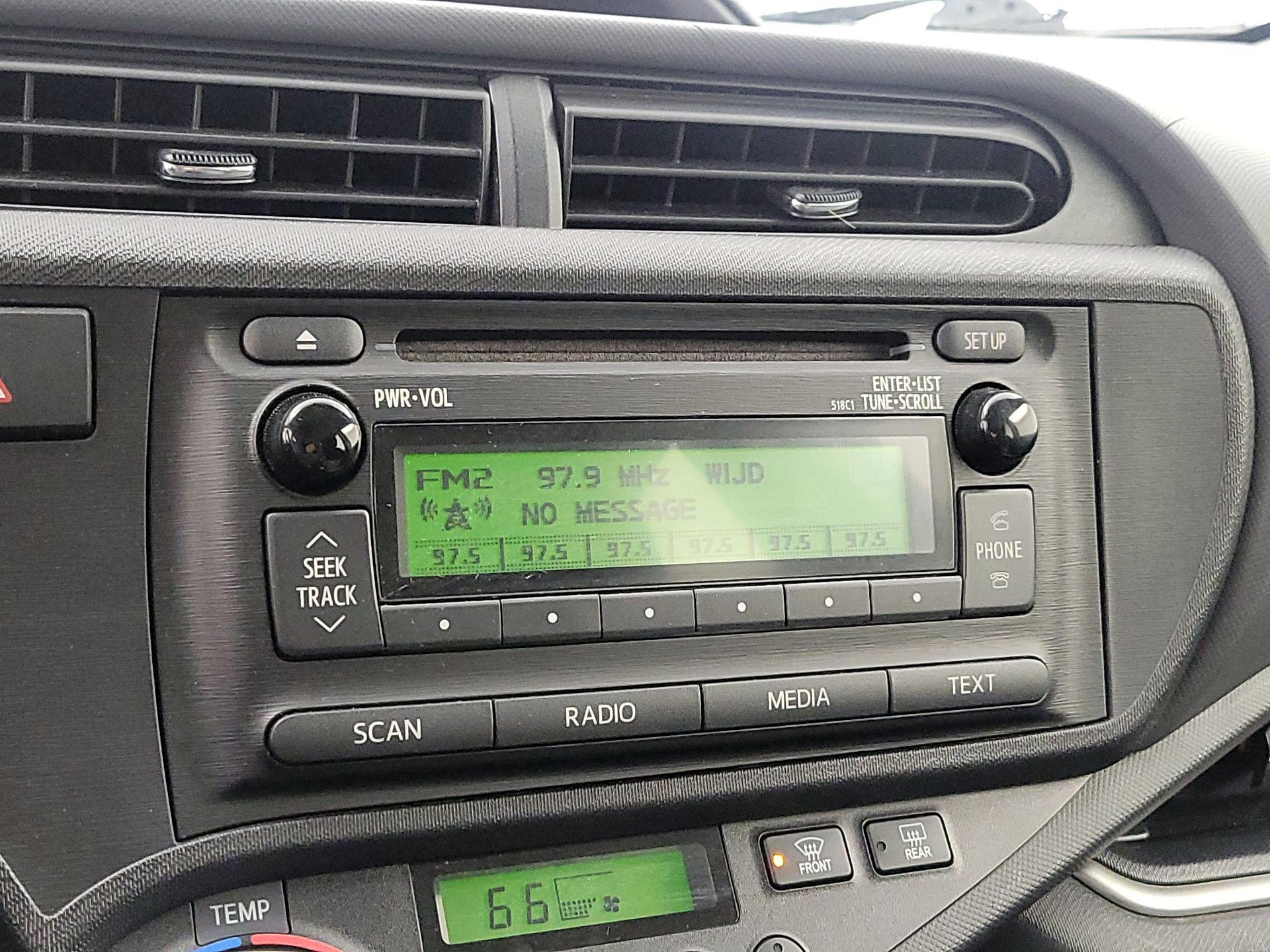 Thumbnail: 2014 Toyota Prius c - 14