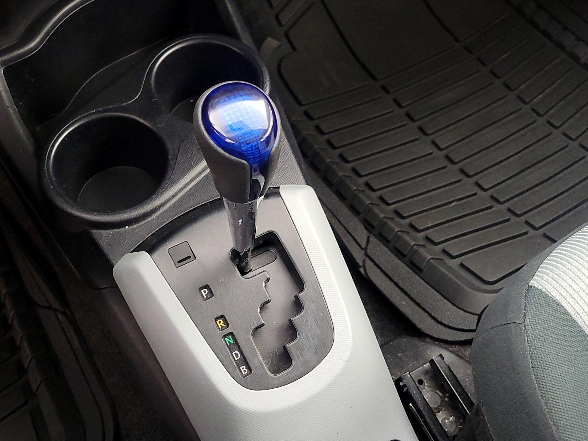 Thumbnail: 2014 Toyota Prius c - 16