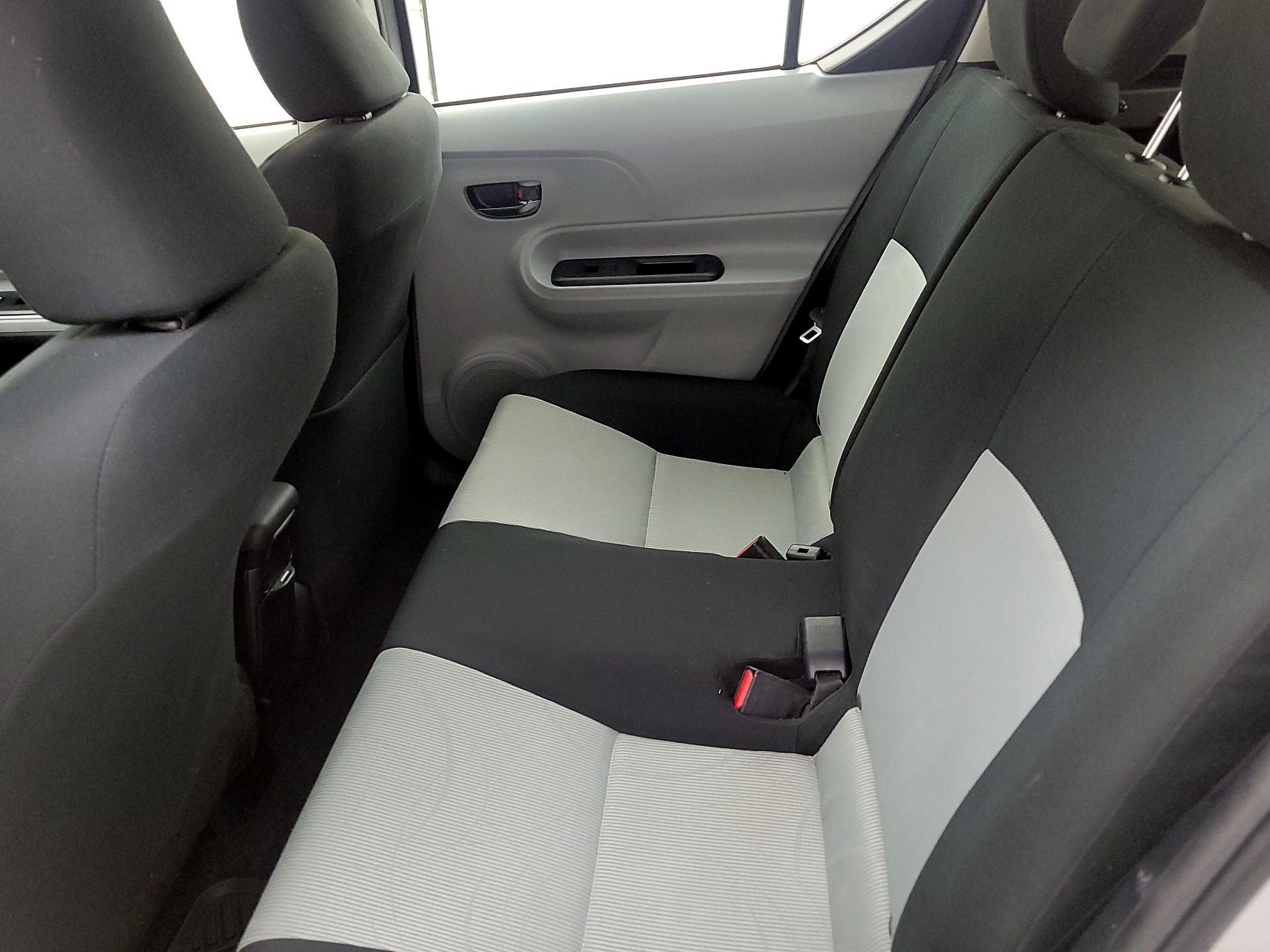 Thumbnail: 2014 Toyota Prius c - 18