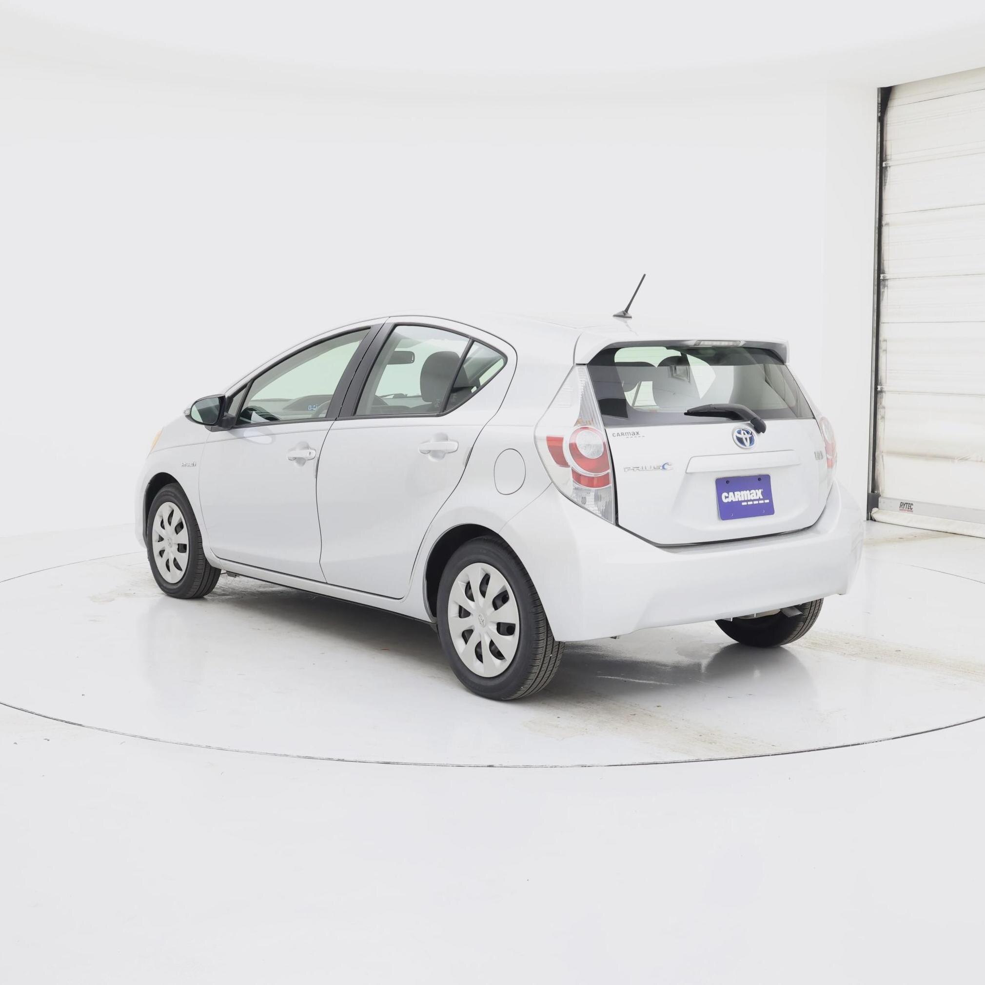 Thumbnail: 2014 Toyota Prius c - 2