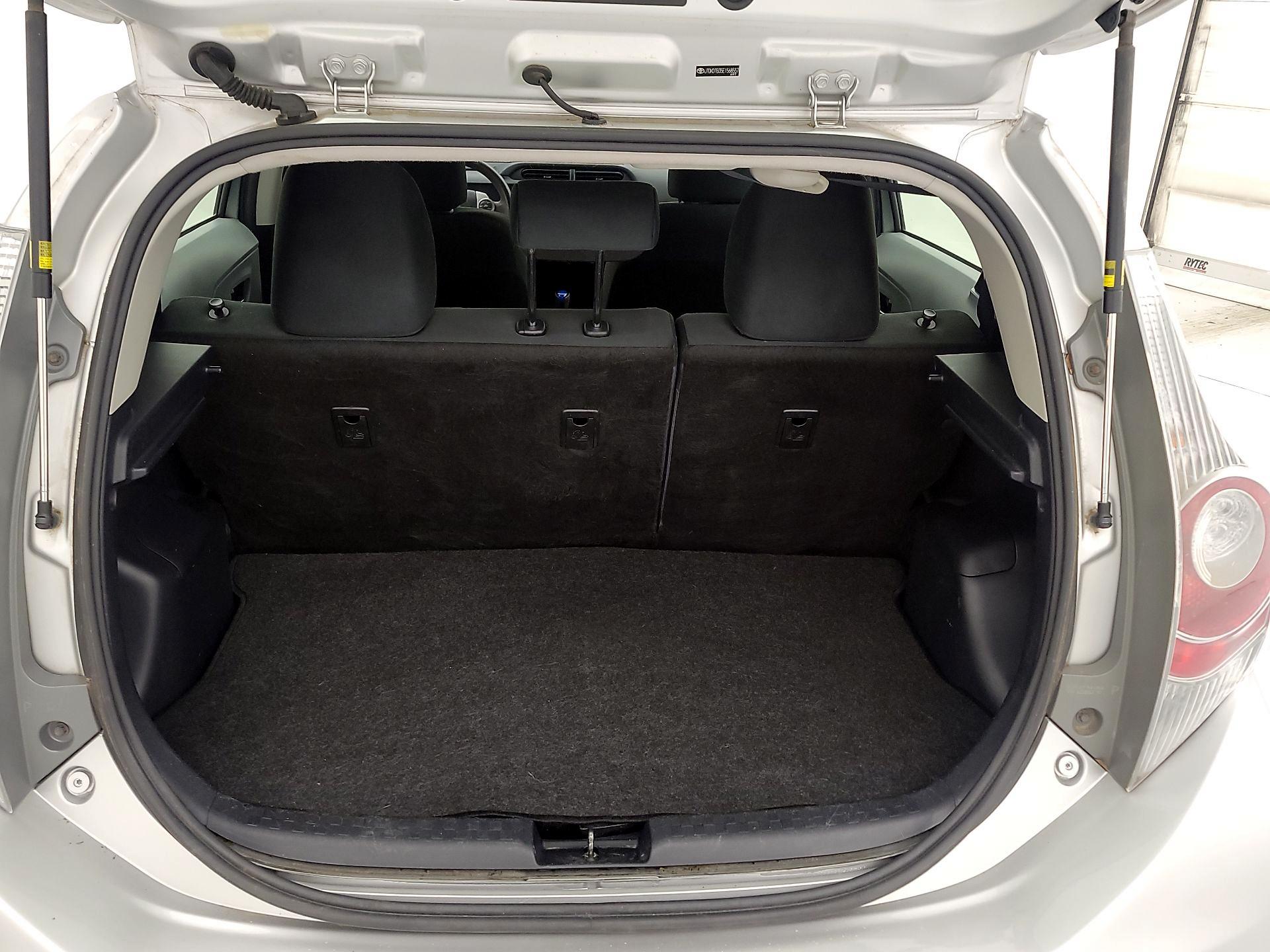 Thumbnail: 2014 Toyota Prius c - 19